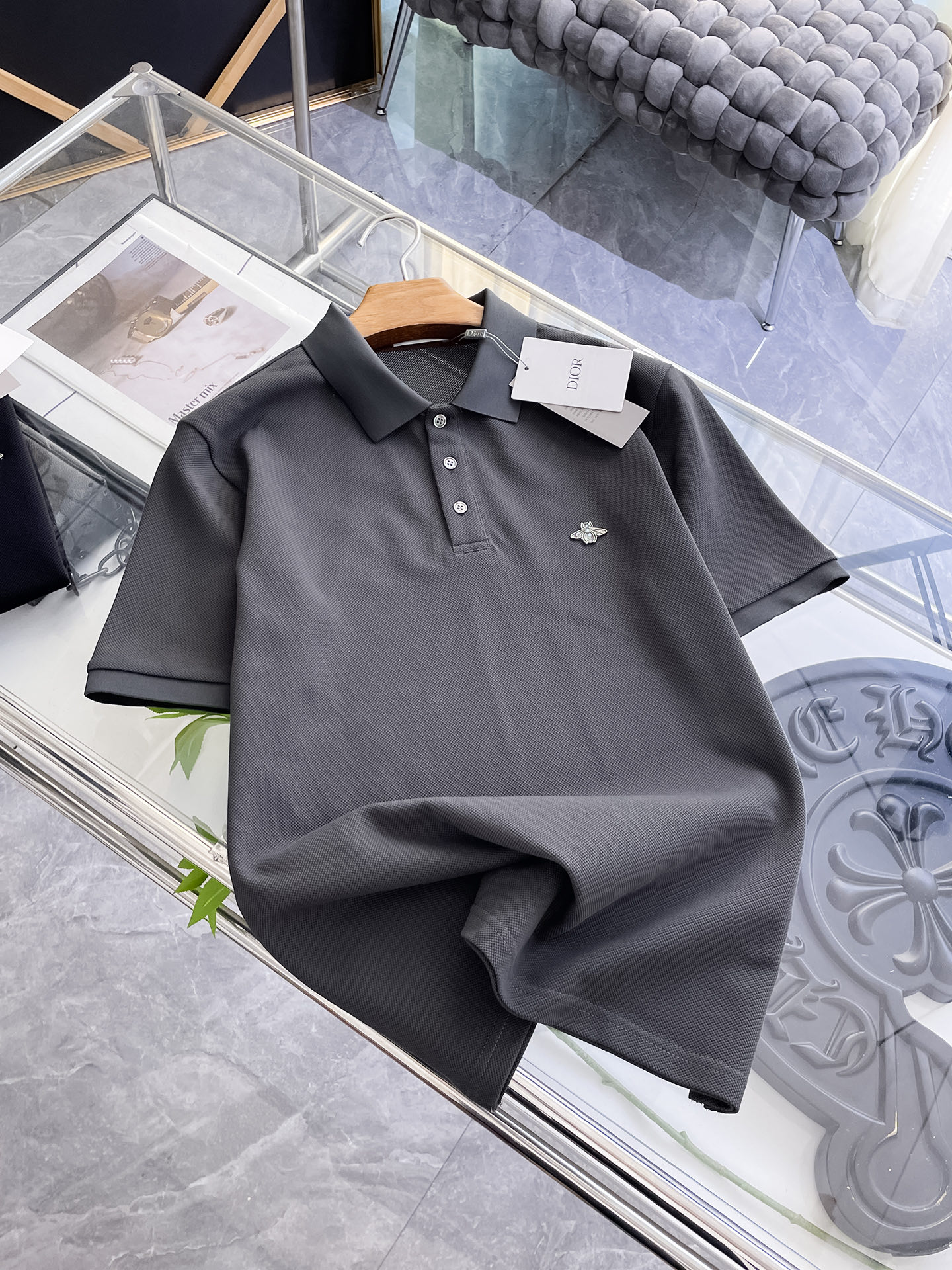 Dior 2025 Spring/Summer Collection Polo Shirt with Embroidered Bee Detail 2 i1753169003270 1422 0 1