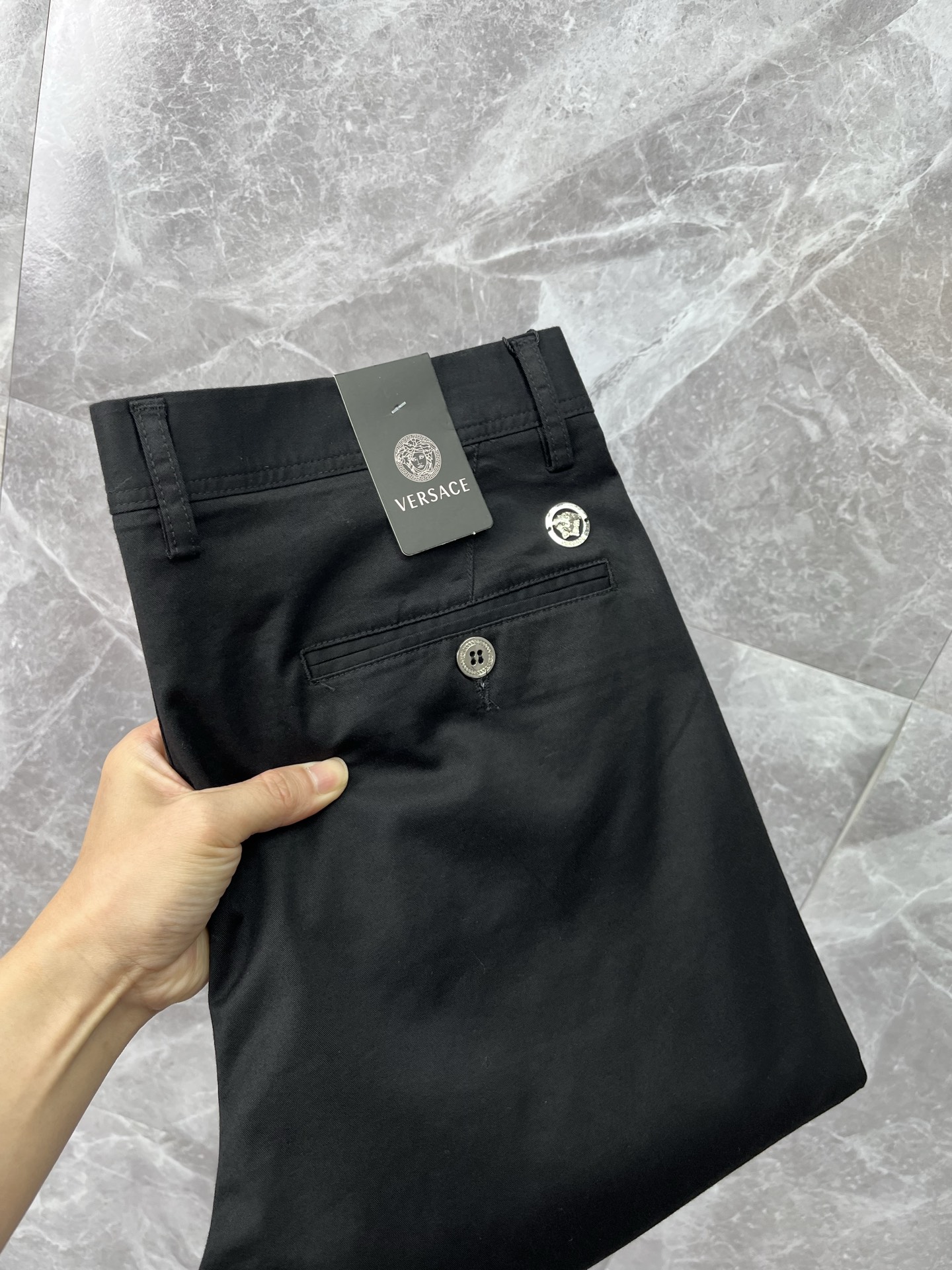 NO:863736,VERSACE Versace casual pants, trousers, new style, four-season style, special fabric for advanced custom pants, customized original hardware, heavy craftsmanship, fine turning and routing, customized fabric, soft and comfortable, significant texture, exquisite accessories, great upper body effect, complete three standards, standard size 29-40, no 35 (shipped next day),,versace,versace,19860909VERSACE范思哲 休闲裤 西裤 新款 四季款 高级定制裤子专用面料 定制原版五金 重工工艺打造 车工走线精细 定制面料 柔软舒适 质感显著 辅料精美 上身效果超赞 三标齐全 标准尺码29-40,无35（隔天出货）,,versace,versace,,Men's clothing