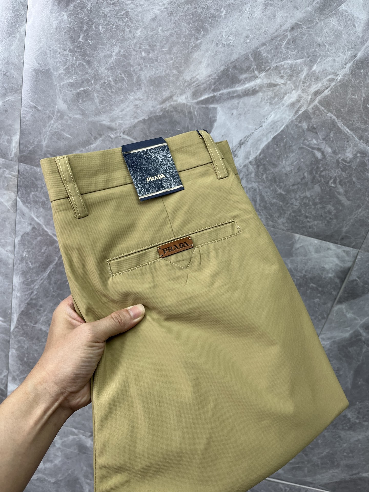 NO:937856,PRADA Casual pants, trousers, new style, thin summer style, special fabric for advanced custom pants, customized original hardware, heavy craftsmanship, fine turning and routing, customized fabric, soft and comfortable, significant texture, exquisite accessories, great upper body effect, complete three standards, standard size 29-38, no 35 (shipped next day),, prada, prada,19860909PRADA普拉达 休闲裤 西裤 新款 夏季薄款 高级定制裤子专用面料 定制原版五金 重工工艺打造 车工走线精细 定制面料 柔软舒适 质感显著 辅料精美 上身效果超赞 三标齐全 标准尺码29-38,无35（隔天出货）,,prada,prada,,Men's clothing