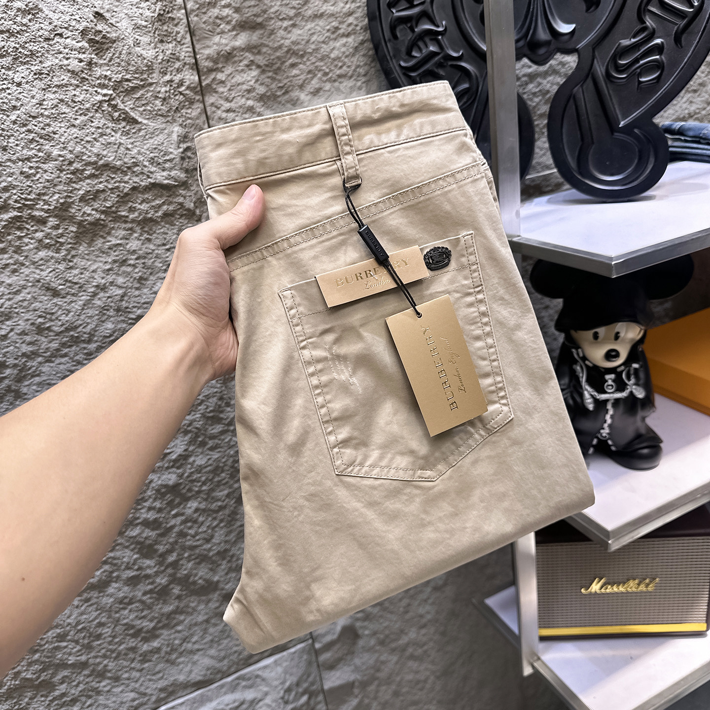 NO:918659,BURBERRY casual pants, trousers, new style, four seasons, special fabric for advanced custom pants, customized original hardware, heavy craftsmanship, fine turning and wiring, customized fabric, soft and comfortable, significant texture, exquisite accessories, great upper body effect, complete three standards, standard size 29-38, no 35 (shipped next day),, burberry, burberry,19860909BURBERRY巴宝莉 休闲裤 西裤 新款 四季款 高级定制裤子专用面料 定制原版五金 重工工艺打造 车工走线精细 定制面料 柔软舒适 质感显著 辅料精美 上身效果超赞 三标齐全 标准尺码29-38,无35（隔天出货）,,burberry,burberry,,Men's clothing