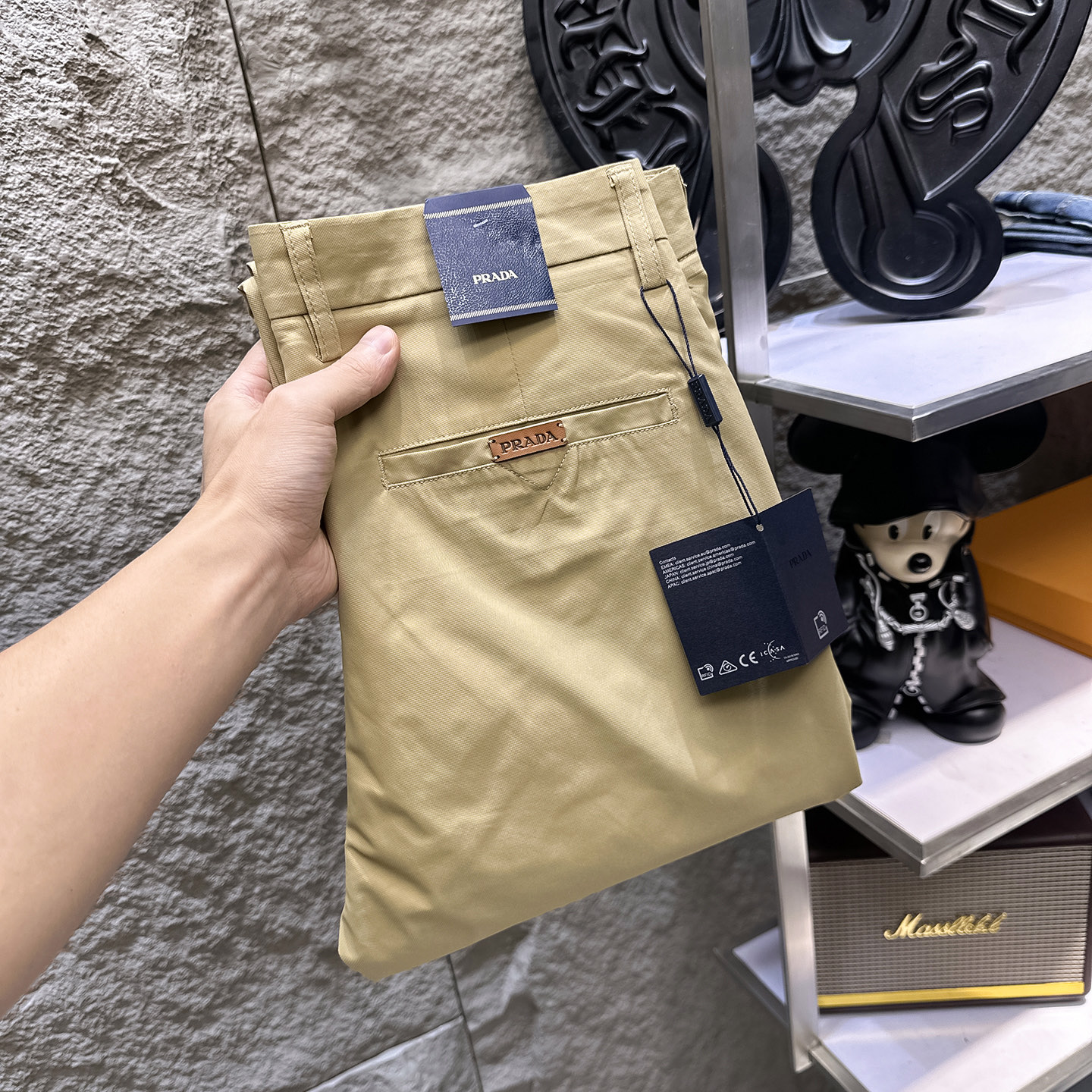NO:914095,PRADA Casual pants, trousers, new style, thin summer style, special fabric for advanced custom pants, customized original hardware, heavy craftsmanship, fine turning and routing, customized fabric, soft and comfortable, significant texture, exquisite accessories, great upper body effect, complete three standards, standard size 29-38, no 35 (shipped next day),, prada, prada,19860909PRADA普拉达 休闲裤 西裤 新款 夏季薄款 高级定制裤子专用面料 定制原版五金 重工工艺打造 车工走线精细 定制面料 柔软舒适 质感显著 辅料精美 上身效果超赞 三标齐全 标准尺码29-38,无35（隔天出货）,,prada,prada,,Men's clothing