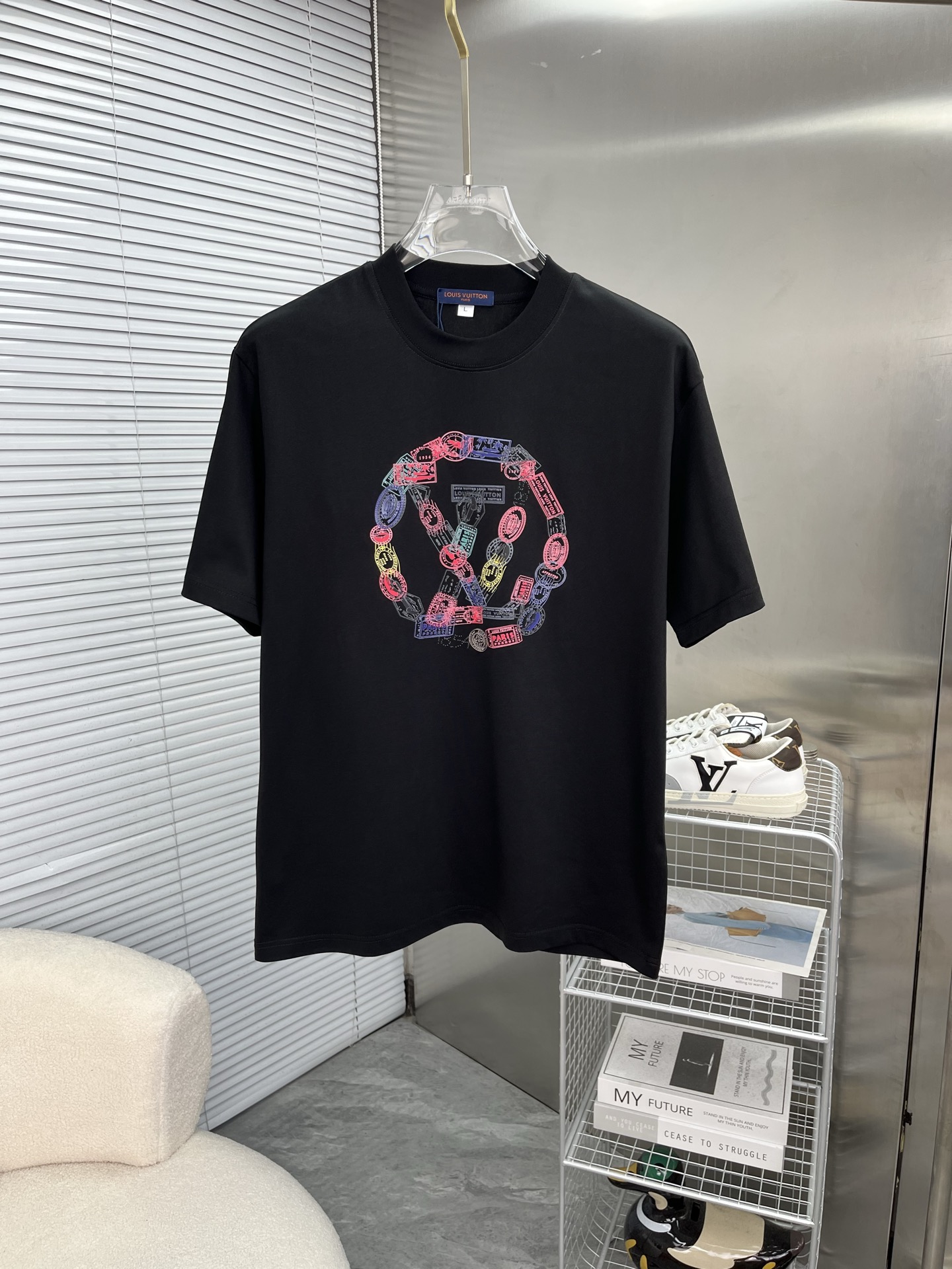NO:957287,LV Louis Vuitton 2025ss spring and summer high-quality pure cotton short-sleeved T-shirt, top original order quality, the latest technology requirements, top orders require sewing work, super easy to match, top customization, with the whole details, the quality and tailoring design are first-class, custom-made imported pure cotton fabric!  Full of style, the color is light and versatile. M-4XL, please state your height and weight when placing an order, louis vuitton, louis vuitton, T-shirt, tees, t-shirt,19860909LV路易威登 2025ss春夏高品质纯棉短袖T恤,顶级原单品质,当下最新工艺要求,顶级订单要求车线做工,超级好搭配,顶级定制,搭配整件细节 ,品质及剪裁设计都堪称一流,定制进口纯棉面料！型格十足,配色轻熟百搭.M-4XL,下单报身高体重,,louis vuitton,louis vuitton,T-shirt,tees，t-shirt,,Men's clothing
