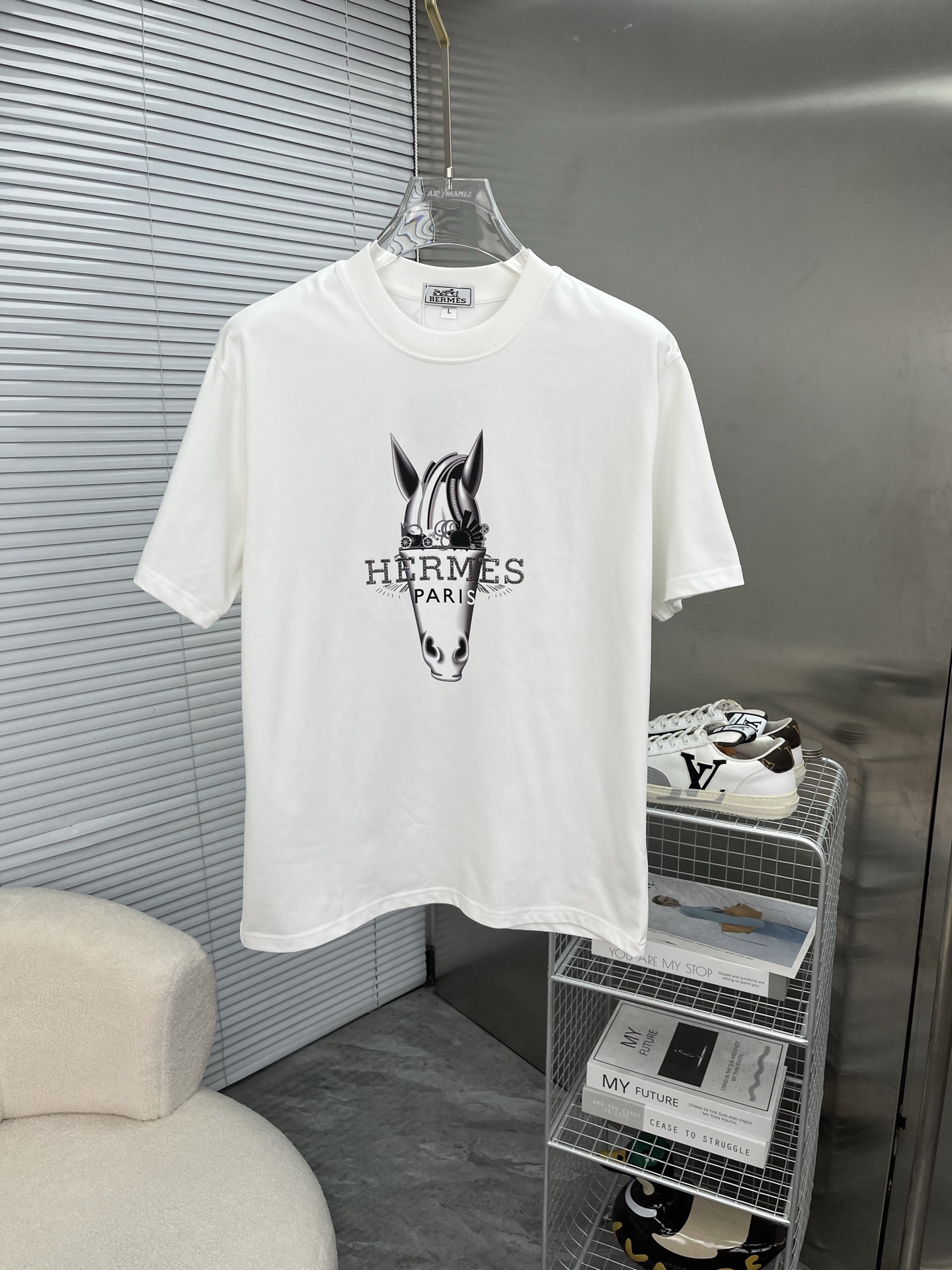 NO:957262,HERMES 2025ss spring and summer high-quality pure cotton short-sleeved T-shirt, top original order quality, the latest process requirements, top orders require sewing work, super easy to match, top customization, with the whole details, the quality and tailoring design are first-class, customized imported pure cotton fabric!  Full of style, the color is light and versatile. M-4XL, please state your height and weight when placing an order, hermes, hermes, T-shirt, tees, t-shirt,19860909HERMES爱马仕 2025ss春夏高品质纯棉短袖T恤,顶级原单品质,当下最新工艺要求,顶级订单要求车线做工,超级好搭配,顶级定制,搭配整件细节 ,品质及剪裁设计都堪称一流,定制进口纯棉面料！型格十足,配色轻熟百搭.M-4XL,下单报身高体重,,hermes,hermes,T-shirt,tees，t-shirt,,Men's clothing