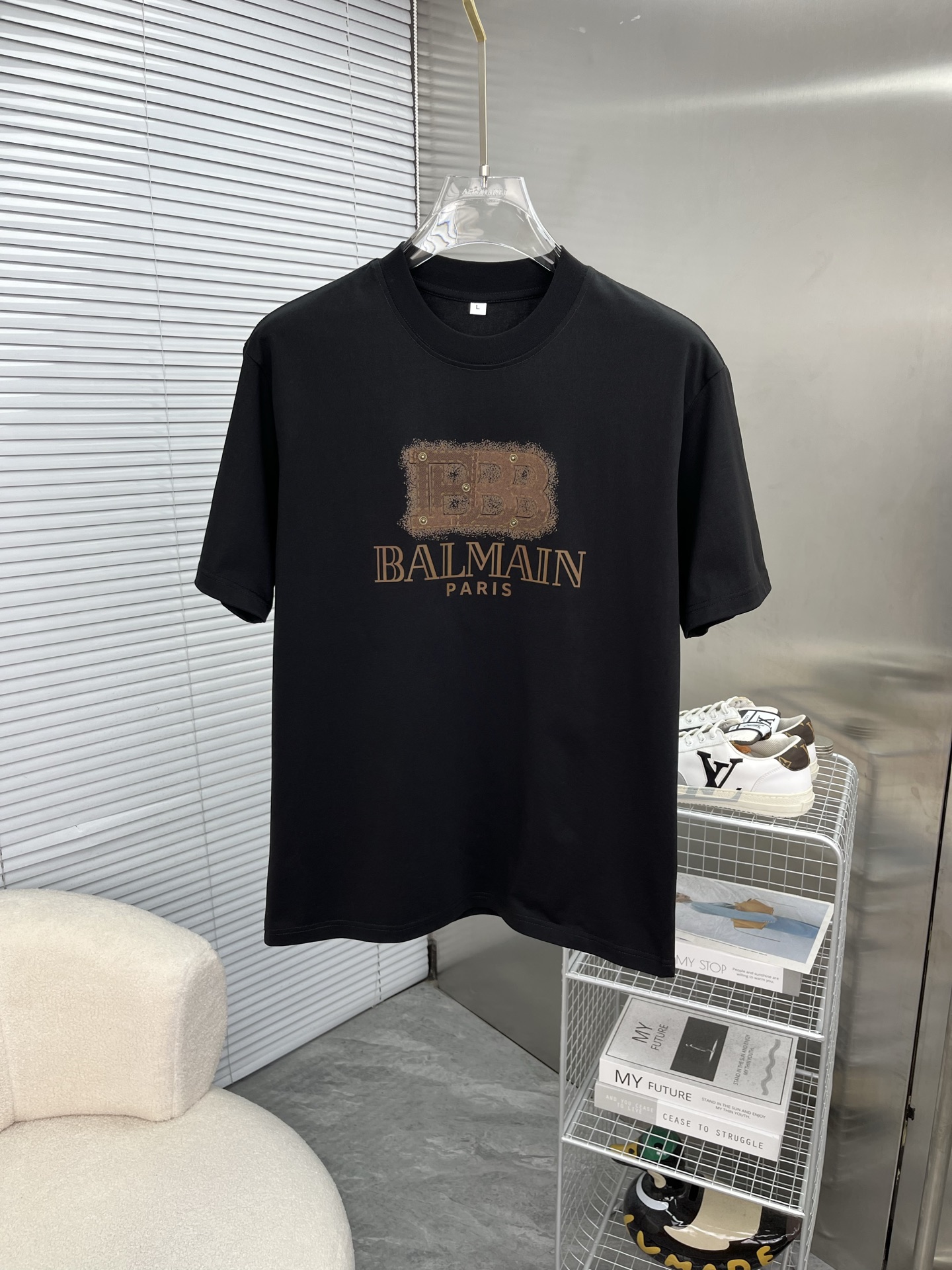 NO:957278,BALMAIN Balmain 2025ss spring and summer high-quality pure cotton short-sleeved T-shirt, top original order quality, the latest technology requirements, top orders require sewing work, super easy to match, top customization, with the whole details, the quality and tailoring design are first-class, customized imported pure cotton fabric!  Full of style, the color is light and versatile. M-4XL, please state your height and weight when placing an order, balmain, balmain, T-shirt, tees, t-shirt,19860909BALMAIN巴尔曼 2025ss春夏高品质纯棉短袖T恤,顶级原单品质,当下最新工艺要求,顶级订单要求车线做工,超级好搭配,顶级定制,搭配整件细节 ,品质及剪裁设计都堪称一流,定制进口纯棉面料！型格十足,配色轻熟百搭.M-4XL,下单报身高体重,,balmain,balmain,T-shirt,tees，t-shirt,,Men's clothing