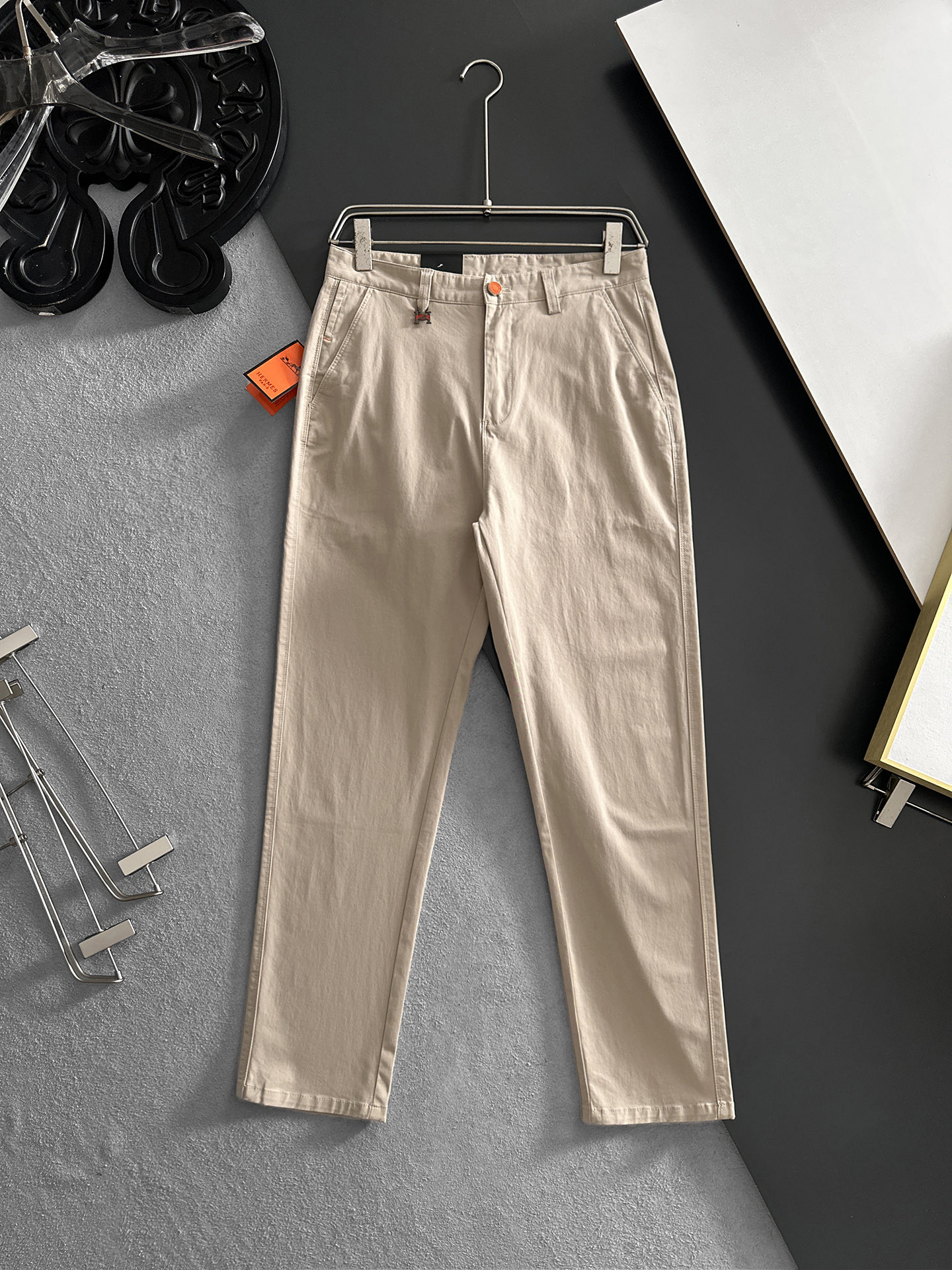 NO:918839,HERMES casual pants, trousers, new style, four seasons, special fabric for advanced custom trousers, customized original hardware, heavy craftsmanship, fine turning and routing, customized fabric, soft and comfortable, significant texture, exquisite accessories, great upper body effect, complete three standards, standard size 29-38, no 35 (shipped next day),, hermes, hermes,19860909HERMES爱马仕 休闲裤 西裤 新款 四季款 高级定制裤子专用面料 定制原版五金 重工工艺打造 车工走线精细 定制面料 柔软舒适 质感显著 辅料精美 上身效果超赞 三标齐全 标准尺码29-38,无35（隔天出货）,,hermes,hermes,,Men's clothing