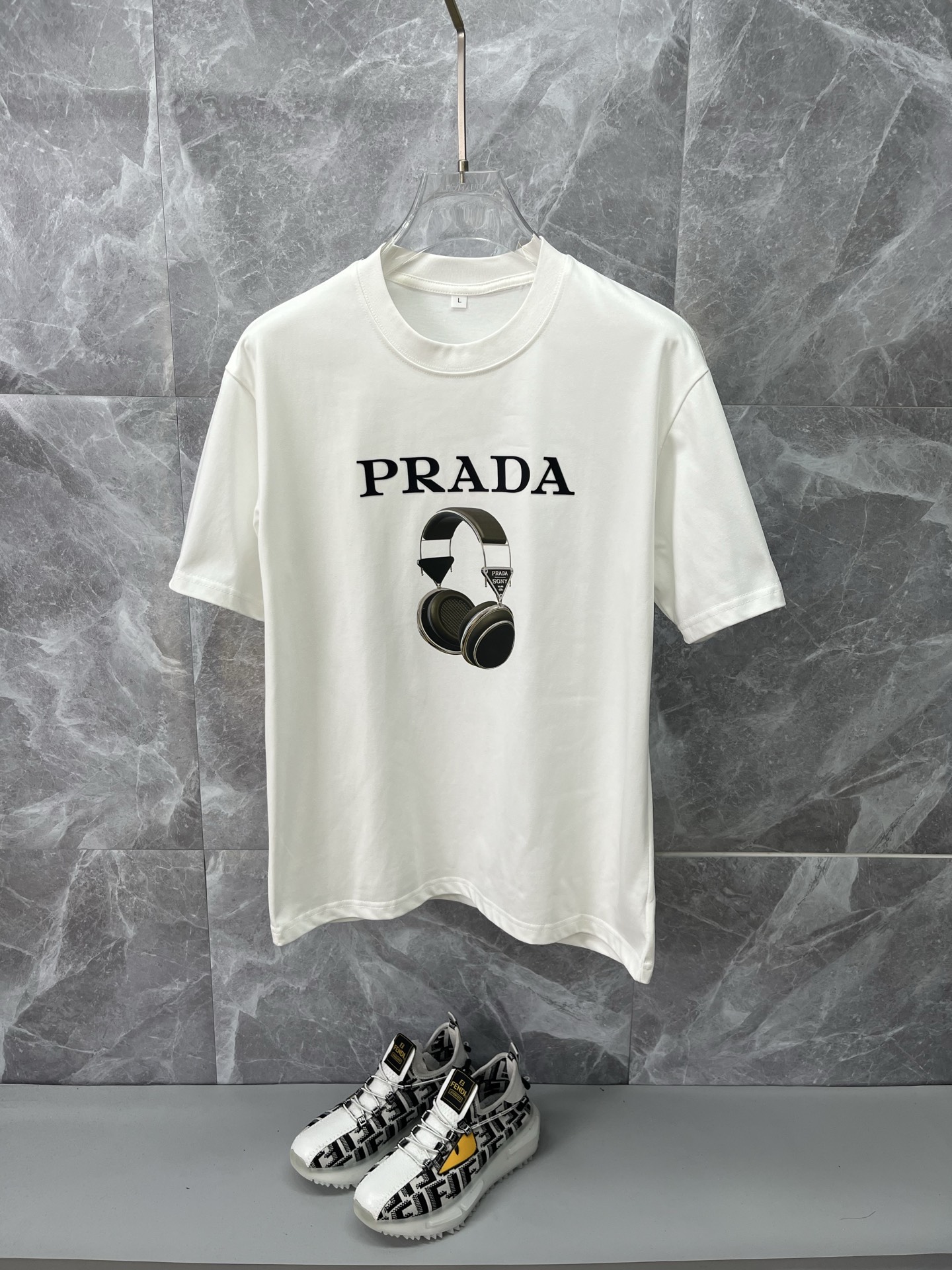 NO:860544,PRADA Prada 2026ss spring and summer high-quality pure cotton short-sleeved T-shirt, top original order quality, the latest process requirements, top orders require sewing work, super easy to match, top customization, with the whole details, the quality and tailoring design are first-class, customized imported pure cotton fabric!  Full of style, the color is light and versatile. M-4XL, please state your height and weight when placing an order, prada, prada, T-shirt, tees, t-shirt,19860909PRADA普拉达 2026ss春夏高品质纯棉短袖T恤,顶级原单品质,当下最新工艺要求,顶级订单要求车线做工,超级好搭配,顶级定制,搭配整件细节 ,品质及剪裁设计都堪称一流,定制进口纯棉面料！型格十足,配色轻熟百搭.M-4XL,下单报身高体重,,prada,prada,T-shirt,tees，t-shirt,,Men's clothing