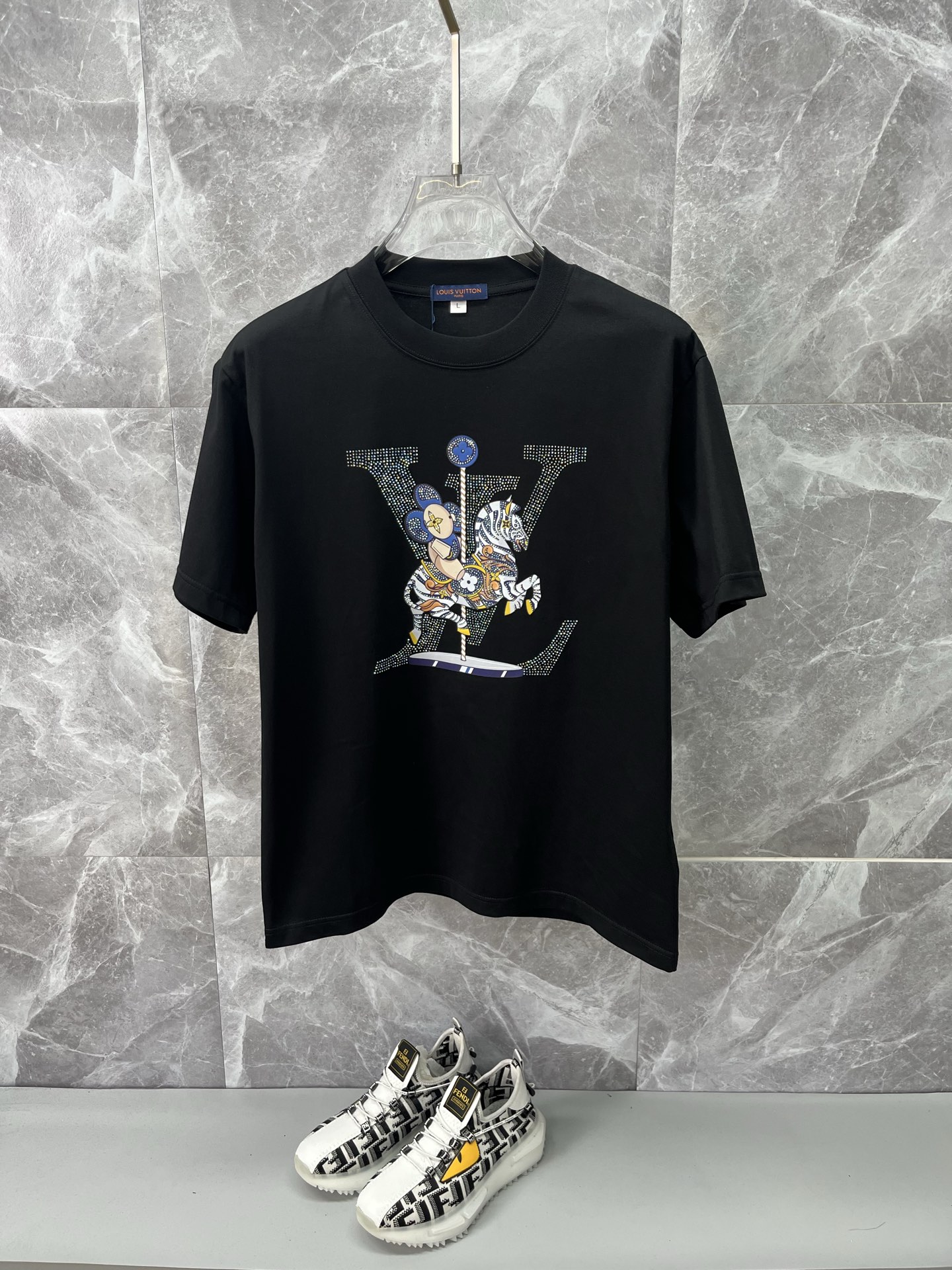 NO:860534,LV Louis Vuitton 2026ss spring and summer high-quality pure cotton short-sleeved T-shirt, top original order quality, the latest technology requirements, top orders require sewing work, super easy to match, top customization, matching the whole piece details, quality and tailoring design are first-class, customized imported pure cotton fabric!  Full of style, the color is light and versatile. M-4XL, please state your height and weight when placing an order, louis vuitton, louis vuitton, T-shirt, tees, t-shirt,19860909LV路易威登 2026ss春夏高品质纯棉短袖T恤,顶级原单品质,当下最新工艺要求,顶级订单要求车线做工,超级好搭配,顶级定制,搭配整件细节 ,品质及剪裁设计都堪称一流,定制进口纯棉面料！型格十足,配色轻熟百搭.M-4XL,下单报身高体重,,louis vuitton,louis vuitton,T-shirt,tees，t-shirt,,Men's clothing