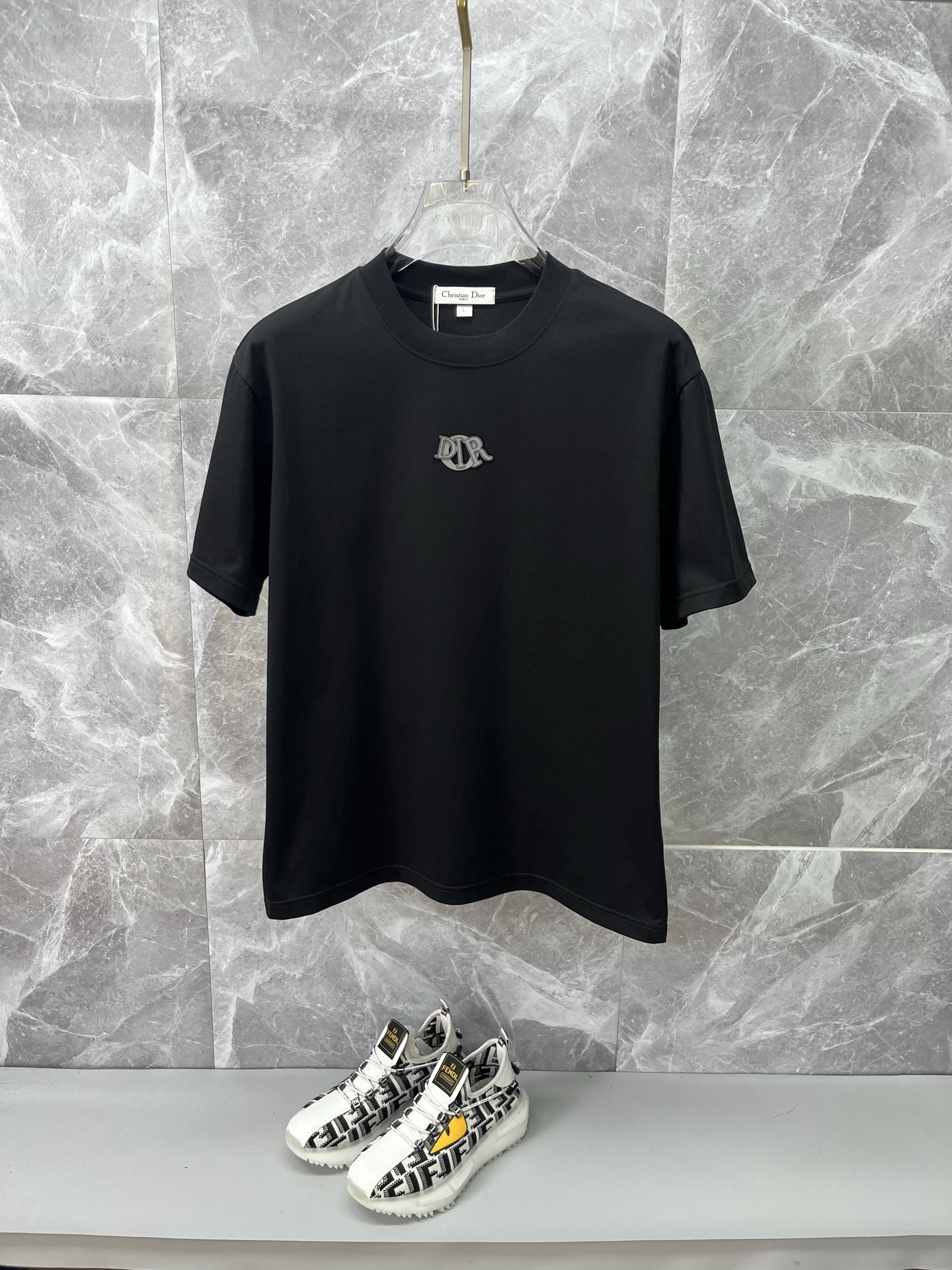NO:860504,DIOR Dior 2026ss spring and summer high-quality pure cotton short-sleeved T-shirt, top original order quality, the latest technology requirements, top orders require sewing work, super easy to match, top customization, with the whole details, the quality and tailoring design are first-class, customized imported pure cotton fabric!  Full of style, the color is light and versatile. M-4XL, please state your height and weight when placing an order, dior, dior, T-shirt, tees, t-shirt,19860909DIOR迪奥 2026ss春夏高品质纯棉短袖T恤,顶级原单品质,当下最新工艺要求,顶级订单要求车线做工,超级好搭配,顶级定制,搭配整件细节 ,品质及剪裁设计都堪称一流,定制进口纯棉面料！型格十足,配色轻熟百搭.M-4XL,下单报身高体重,,dior,dior,T-shirt,tees，t-shirt,,Men's clothing