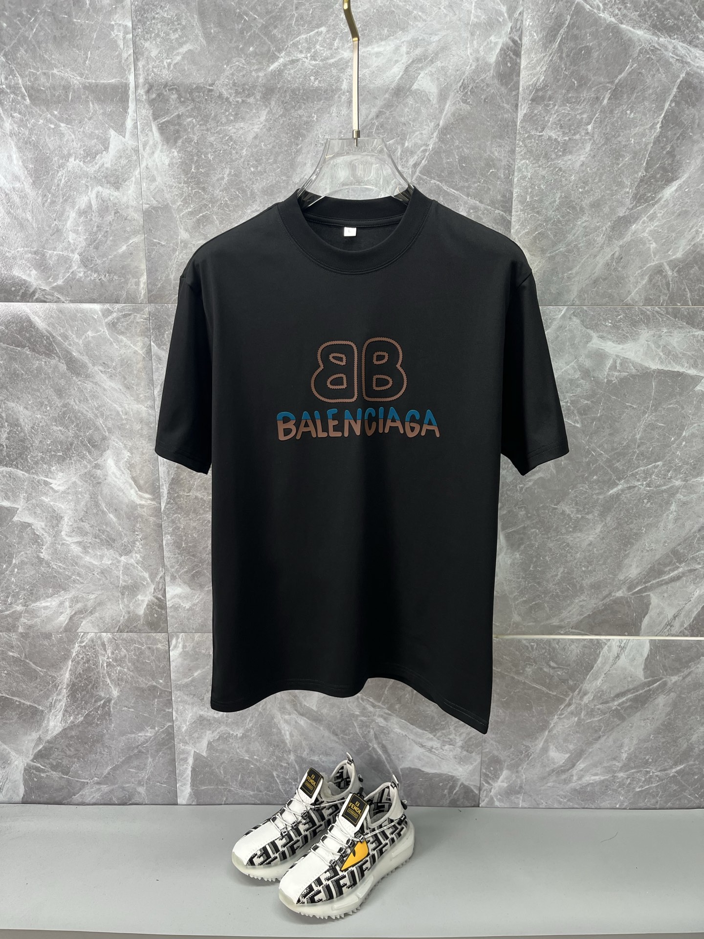 NO:860484,BALENCIAGA 2026ss spring and summer high-quality pure cotton short-sleeved T-shirt, top original order quality, the latest process requirements, top orders require sewing work, super easy to match, top customization, matching the whole piece details, the quality and tailoring design are first-class, customized imported pure cotton fabric!  Full of style, the color is light and versatile. M-4XL, please state your height and weight when placing an order, balenciaga, balenciaga, T-shirt, tees, t-shirt,19860909BALENCIAGA巴黎世家 2026ss春夏高品质纯棉短袖T恤,顶级原单品质,当下最新工艺要求,顶级订单要求车线做工,超级好搭配,顶级定制,搭配整件细节 ,品质及剪裁设计都堪称一流,定制进口纯棉面料！型格十足,配色轻熟百搭.M-4XL,下单报身高体重,,balenciaga,balenciaga,T-shirt,tees，t-shirt,,Men's clothing