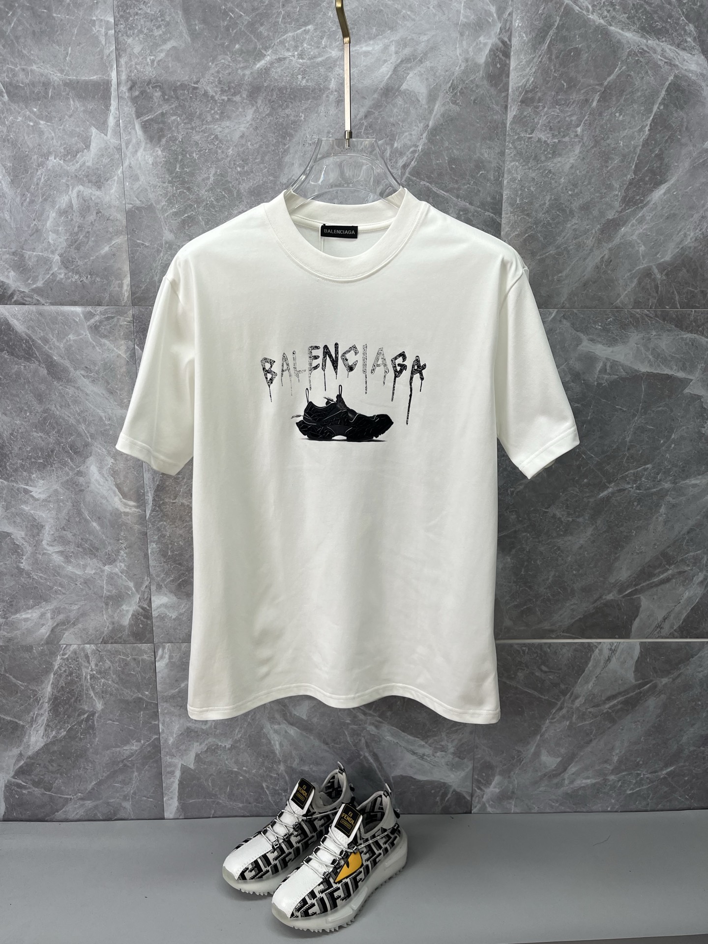 NO:860460,BALENCIAGA 2026ss spring and summer high-quality pure cotton short-sleeved T-shirt, top original order quality, the latest process requirements, top orders require sewing work, super easy to match, top customization, matching the whole piece details, the quality and tailoring design are first-class, customized imported pure cotton fabric!  Full of style, the color is light and versatile. M-4XL, please state your height and weight when placing an order, balenciaga, balenciaga, T-shirt, tees, t-shirt,19860909BALENCIAGA巴黎世家 2026ss春夏高品质纯棉短袖T恤,顶级原单品质,当下最新工艺要求,顶级订单要求车线做工,超级好搭配,顶级定制,搭配整件细节 ,品质及剪裁设计都堪称一流,定制进口纯棉面料！型格十足,配色轻熟百搭.M-4XL,下单报身高体重,,balenciaga,balenciaga,T-shirt,tees，t-shirt,,Men's clothing