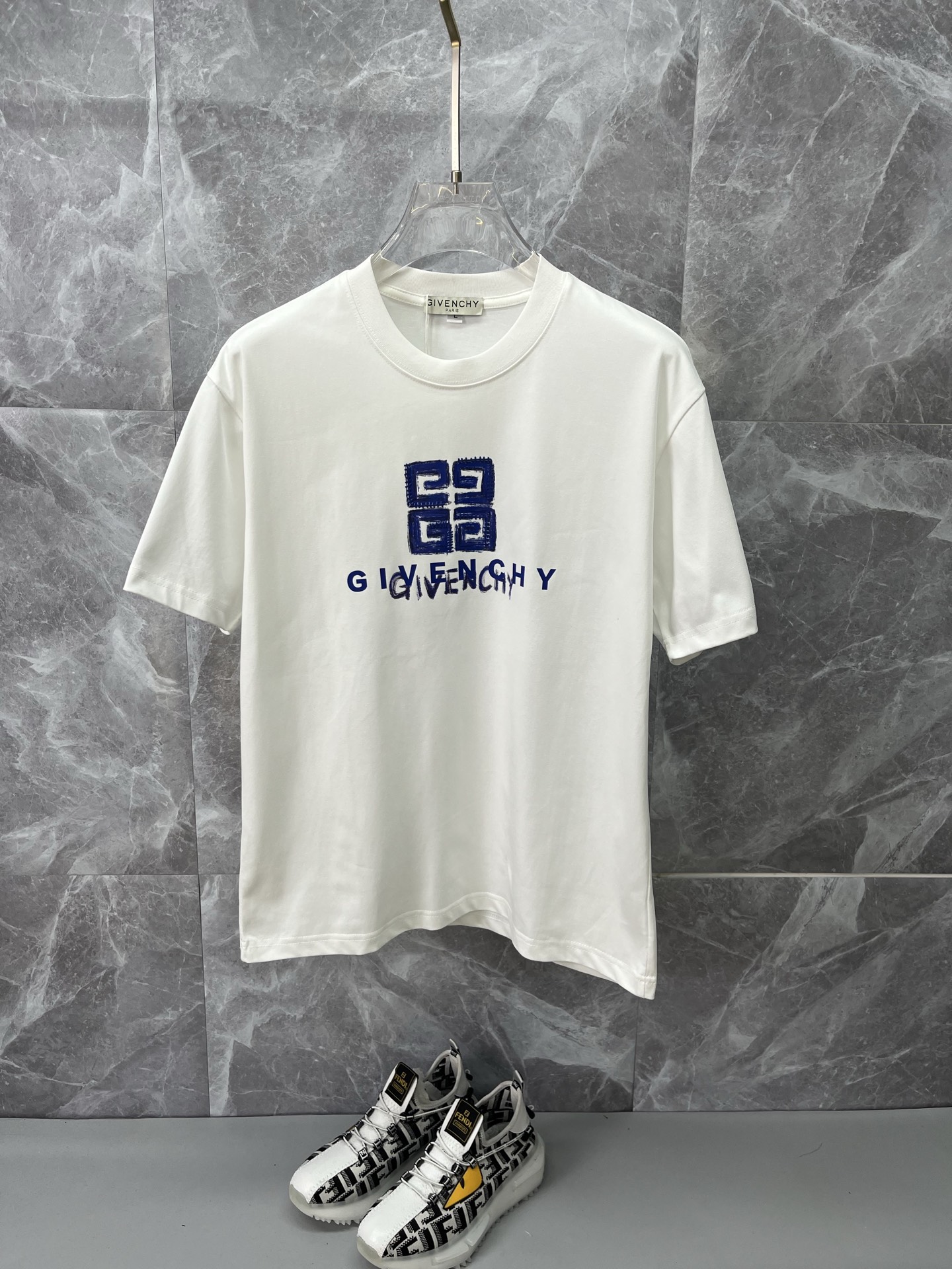 NO:860446,GIVENCHY Givenchy 2026ss spring and summer high-quality pure cotton short-sleeved T-shirt, top original order quality, the latest process requirements, top orders require sewing work, super easy to match, top customization, with the whole details, the quality and tailoring design are first-class, customized imported pure cotton fabrics!  Full of style, the color is light and versatile. M-4XL, please state your height and weight when placing an order, givenchy, givenchy, T-shirt, tees, t-shirt,19860909GIVENCHY纪梵希 2026ss春夏高品质纯棉短袖T恤,顶级原单品质,当下最新工艺要求,顶级订单要求车线做工,超级好搭配,顶级定制,搭配整件细节 ,品质及剪裁设计都堪称一流,定制进口纯棉面料！型格十足,配色轻熟百搭.M-4XL,下单报身高体重,,givenchy,givenchy,T-shirt,tees，t-shirt,,Men's clothing