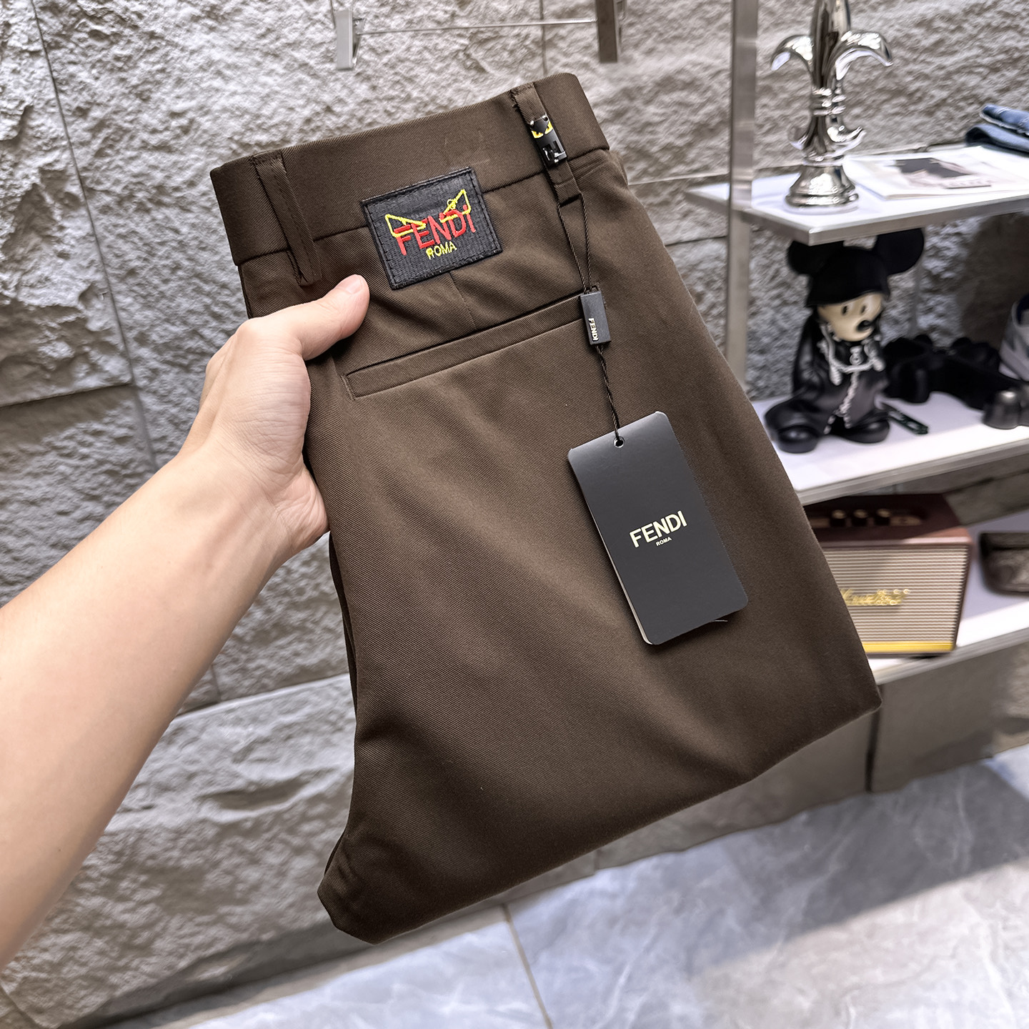 NO:938197,FENDI Fendi casual pants, trousers, new style, four-season style, special fabric for advanced custom pants, customized original hardware, heavy craftsmanship, fine turning and wiring, customized fabric, soft and comfortable, significant texture, exquisite accessories, great upper body effect, complete three standards, standard size 29-38, no 35 (shipped next day),,fendi,fendi,19860909FENDI芬迪 休闲裤 西裤 新款 四季款 高级定制裤子专用面料 定制原版五金 重工工艺打造 车工走线精细 定制面料 柔软舒适 质感显著 辅料精美 上身效果超赞 三标齐全 标准尺码29-38,无35（隔天出货）,,fendi,fendi,,Men's clothing