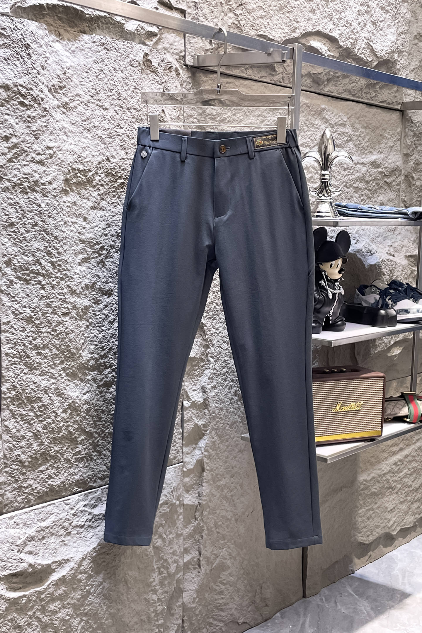 NO:937867,LP Nuoyou Piana casual pants, trousers, new style, four seasons, special fabric for advanced custom trousers, customized original hardware, heavy craftsmanship, fine turning and routing, customized fabric, soft and comfortable, significant texture, exquisite accessories, great upper body effect, complete three standards, standard size 29-38, no 35 (shipped next day),, loro piana,19860909LP诺悠翩雅 休闲裤 西裤 新款 四季款 高级定制裤子专用面料 定制原版五金 重工工艺打造 车工走线精细 定制面料 柔软舒适 质感显著 辅料精美 上身效果超赞 三标齐全 标准尺码29-38,无35（隔天出货）,,loro piana,,Men's clothing