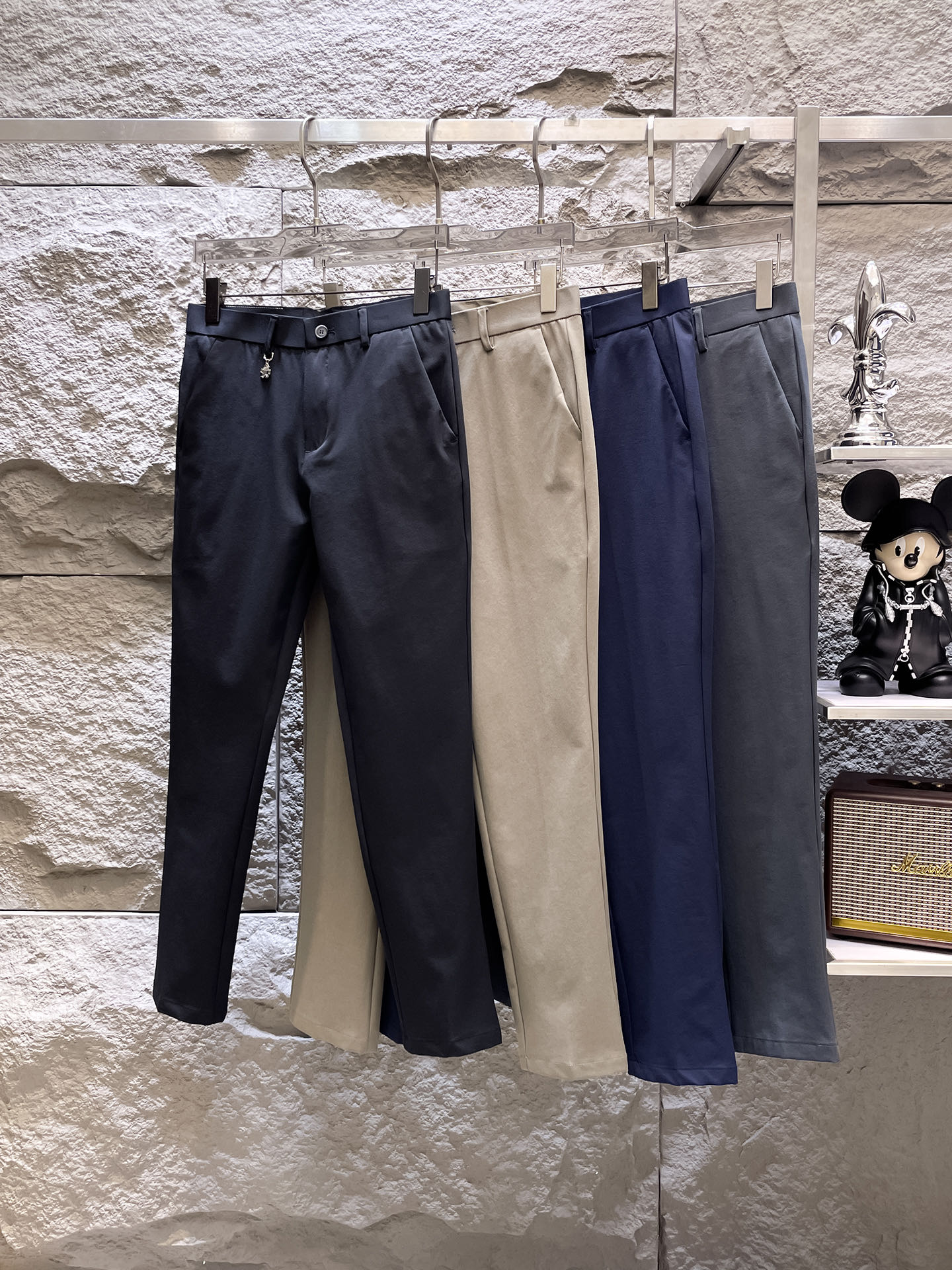 NO:877310,PRADA Casual pants, trousers, new style, four seasons, special fabric for advanced custom trousers, customized original hardware, heavy craftsmanship, fine turning and wiring, customized fabric, soft and comfortable, significant texture, exquisite accessories, great upper body effect, complete three standards, standard size 29-38, no 35 (shipped next day), prada, prada,19860909PRADA普拉达 休闲裤 西裤 新款 四季款 高级定制裤子专用面料 定制原版五金 重工工艺打造 车工走线精细 定制面料 柔软舒适 质感显著 辅料精美 上身效果超赞 三标齐全 标准尺码29-38,无35（隔天出货）,,prada,prada,,Men's clothing