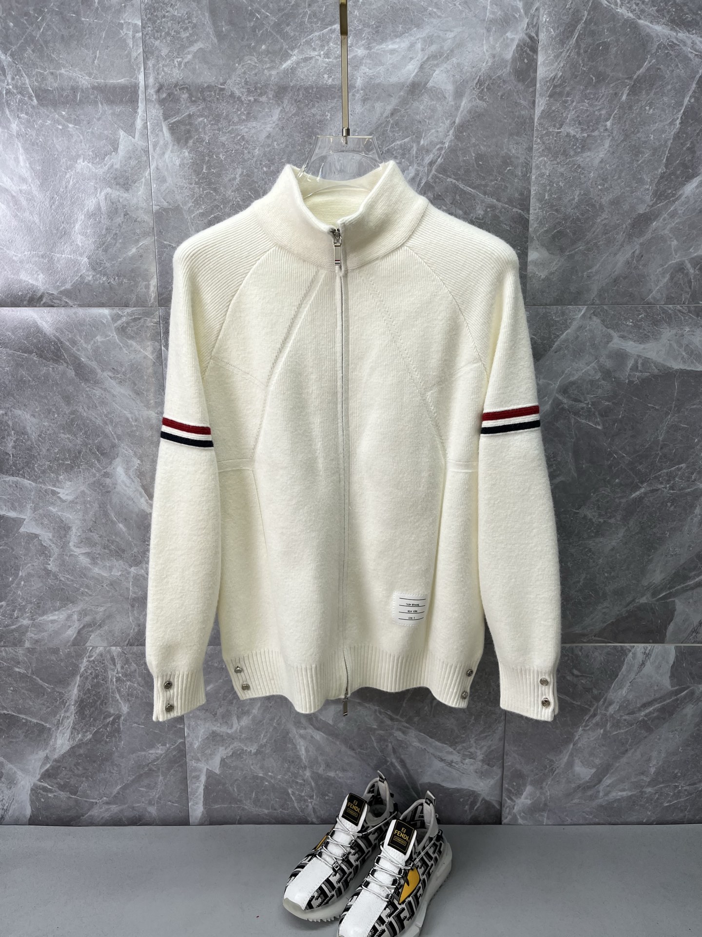 _dI39ssL_cENOVugQZ_3XsakAKzb8Vn_ihQT9qrg