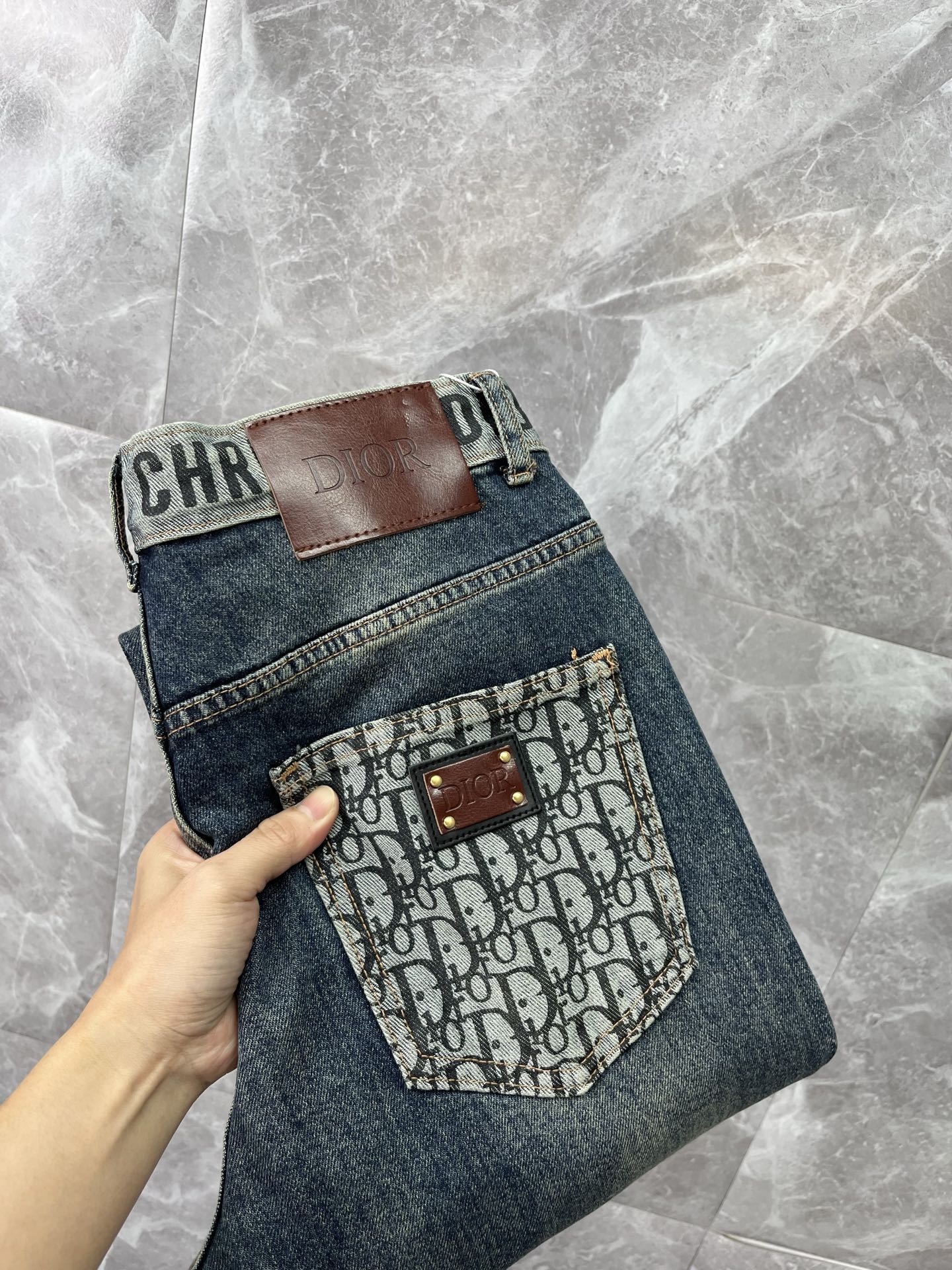 NO:864584,DIOR Dior's 2026 new men's jeans have good elasticity. Exclusively available on the official website. Fashionable and elegant. Heavy craftsmanship design. Use original color yeast washing process. Select imported heavy denim denim fabric with high-end hardware decoration. Genuine leather label. Exquisite stitching. Low-key and light luxury. Worth owning. Size 28-38, shipped next day, dior, dior, jeans,19860909DIOR迪奥 2026新品男士牛仔裤 面料弹性好.独家发售 官网同步 时尚优雅 重工艺设计.采用原色酵母水洗工艺 精选进口重磅丹宁牛仔面料 配高档五金装饰 真皮皮牌 精致车线 低调轻奢 值得拥有.码数28-38,隔天出货,,dior,dior,jeans,,Men's clothing