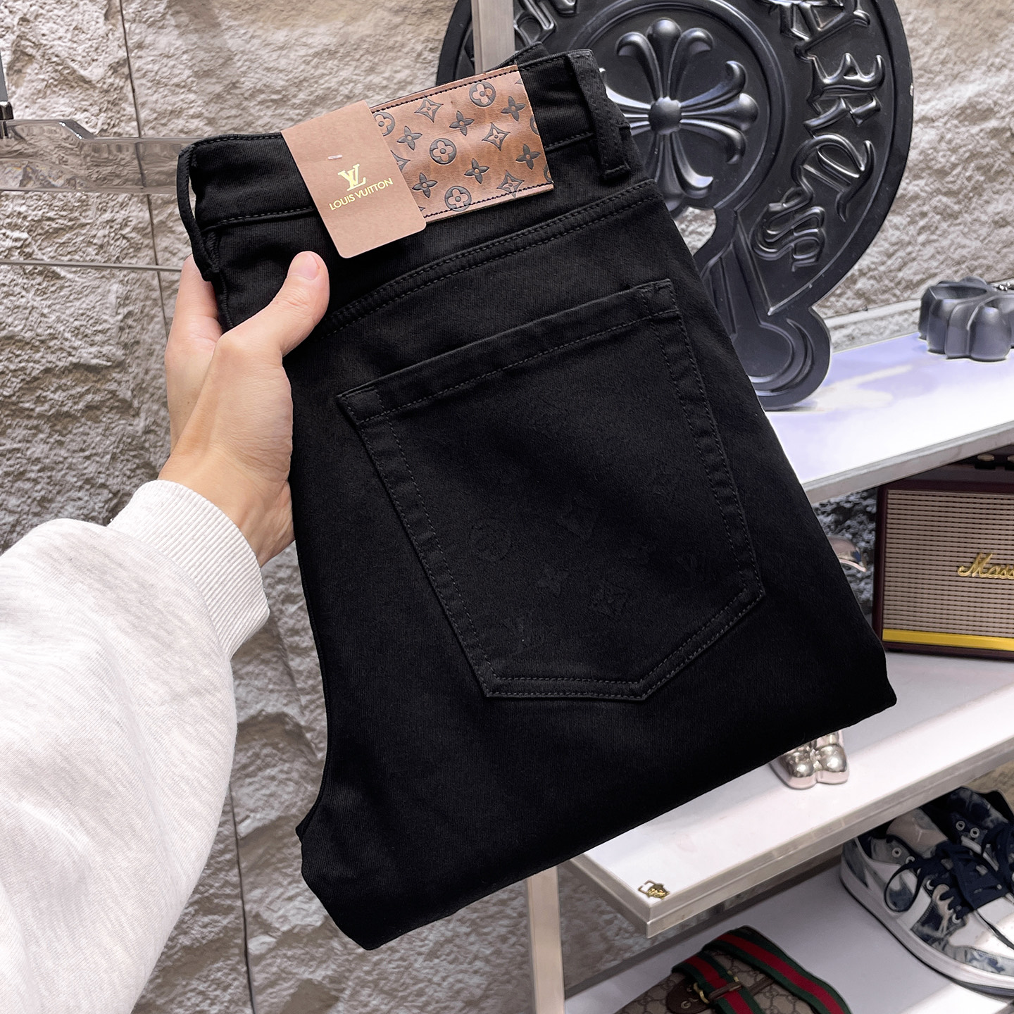 NO:865104,LV Louis Vuitton's 2026 new men's jeans are made of good elasticity. Exclusively available on the official website. Fashionable and elegant. Designed with heavy craftsmanship. Using original color yeast washing process. Selected imported heavyweight denim denim fabric. Equipped with counter hardware decoration. Genuine leather label. Exquisite stitching. Big brand style. Worth having. Size 28-38, shipped next day,,louis vuitton,louis vuitton,jeans,19860909LV路易威登 2026新品男士牛仔裤 面料弹性好.独家发售 官网同步 时尚优雅 重工艺设计.采用原色酵母水洗工艺 精选进口重磅丹宁牛仔面料 配专柜五金装饰 真皮皮牌 精致车线 大牌风范 值得拥有.码数28-38,隔天出货,,louis vuitton,louis vuitton,jeans,,Men's clothing
