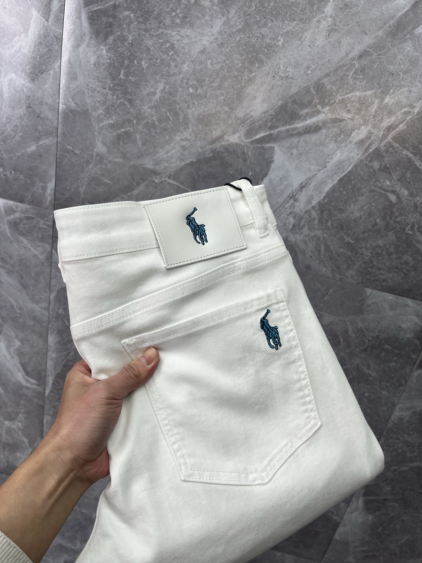 NO:927331,POLO Paul's 2026 spring and summer new men's jeans are made of imported denim fabrics, heavy-duty environmentally friendly washing, soft to the touch and wear-resistant, small straight version, slightly elastic, slimming, perfect details, high-quality hardware and accessories, fine workmanship, extraordinary, code number 28-38, shipped next day,,jeans,19860909POLO保罗 2026春夏新款男士牛仔裤 精选进口丹宁牛仔面料 重工环保洗水 手感柔和 兼备耐磨性 版型小直筒 微弹力显瘦修身,细节完美,五金辅料精选高等品质,做工精细,绝非凡品,码数28-38,隔天出货,,jeans,,Men's clothing