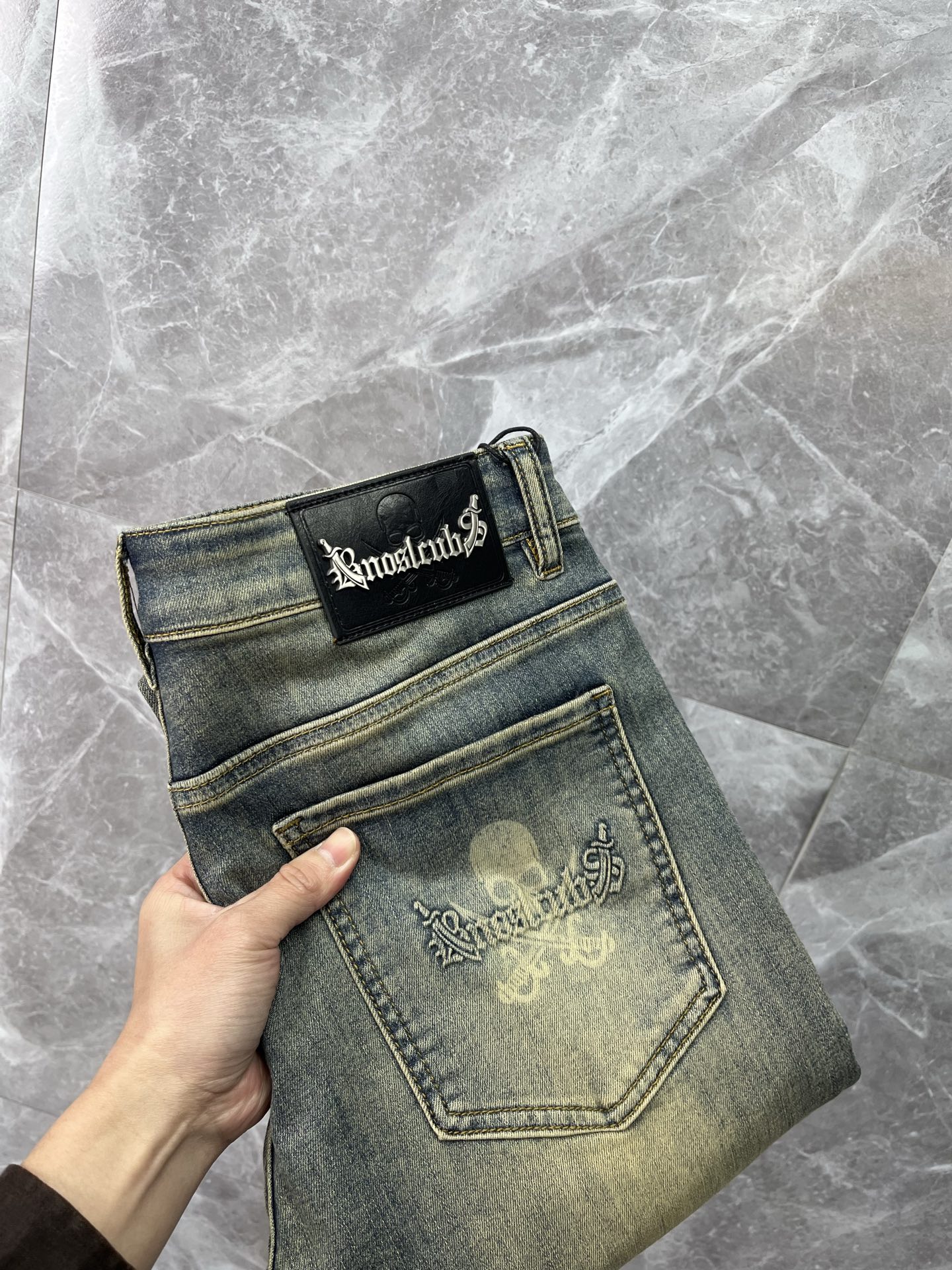 NO:957261,MMJ 2026 spring and summer new men's jeans. Selected imported denim denim fabric. Heavy-duty environmentally friendly washing. Soft feel and wear resistance. Small straight version. Micro-elasticity makes you slim and slim. Perfect details. High-quality hardware and accessories. Fine workmanship. Unparalleled. Code number 28-38. Ships next day. Jeans.19860909MMJ 2026春夏新款男士牛仔裤 精选进口丹宁牛仔面料 重工环保洗水 手感柔和 兼备耐磨性 版型小直筒 微弹力显瘦修身,细节完美,五金辅料精选高等品质,做工精细,绝非凡品,码数28-38,隔天出货,,jeans,,Men's clothing