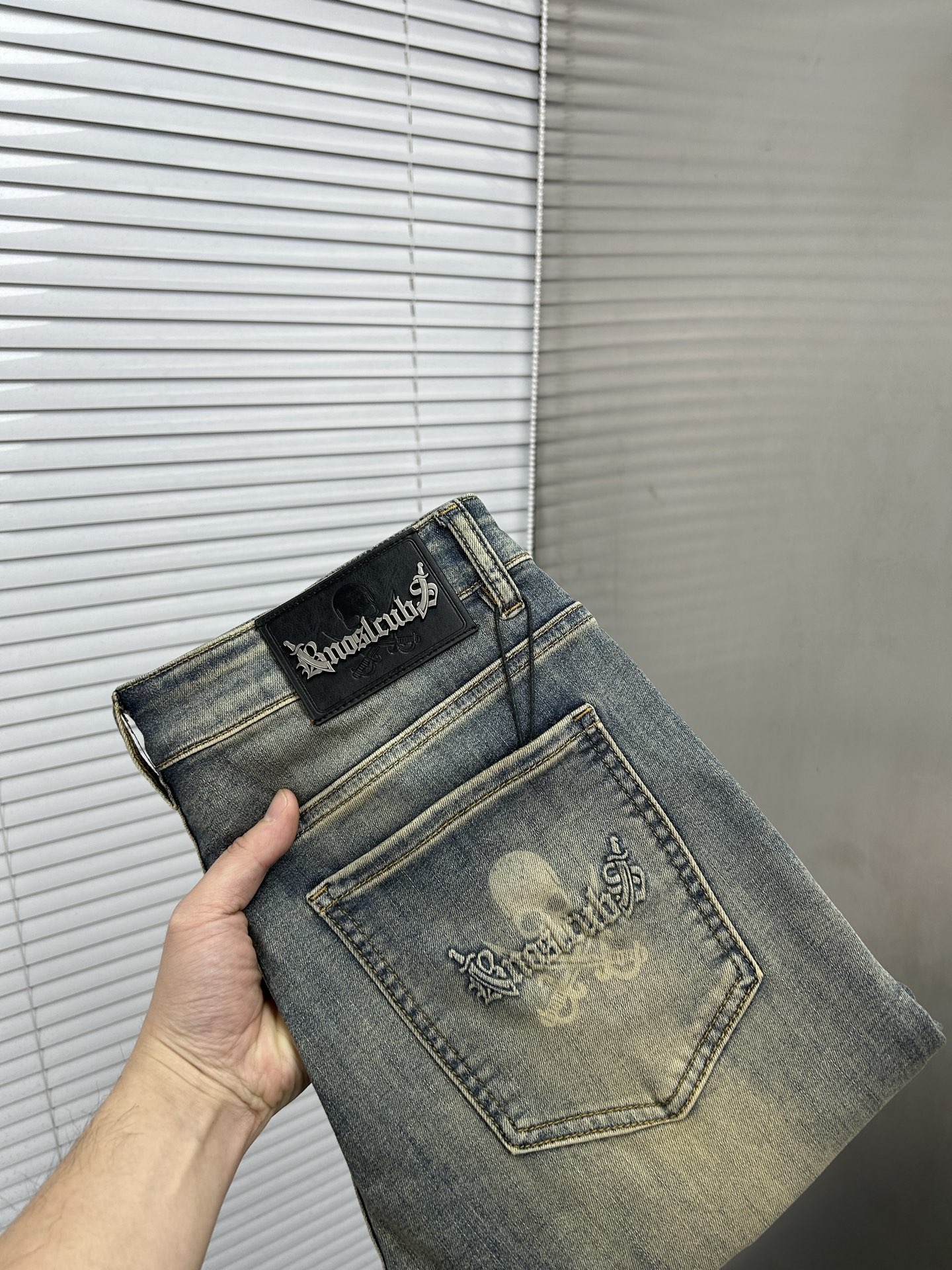 NO:864717,MMJ 2026 spring and summer new men's jeans. Selected imported denim denim fabric. Heavy-duty environmentally friendly washing. Soft feel and wear resistance. Small straight version. Micro-elasticity makes you slim and slim. Perfect details. High-quality hardware and accessories. Fine workmanship. Unparalleled. Code number 28-38. Ships next day. Jeans.19860909MMJ 2026春夏新款男士牛仔裤 精选进口丹宁牛仔面料 重工环保洗水 手感柔和 兼备耐磨性 版型小直筒 微弹力显瘦修身,细节完美,五金辅料精选高等品质,做工精细,绝非凡品,码数28-38,隔天出货,,jeans,,Men's clothing