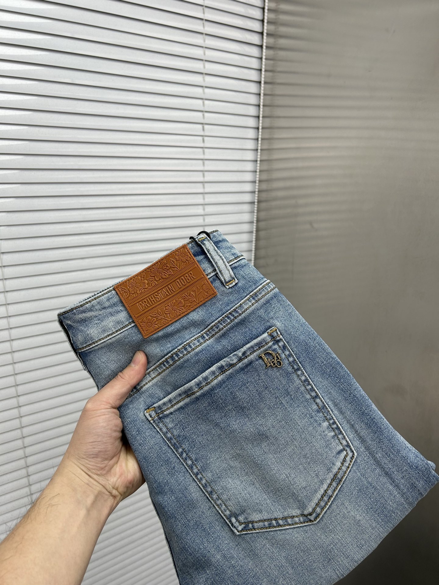 NO:864767,DIOR Dior's 2026 spring and summer new men's jeans are made of imported denim fabrics, heavy-duty environmentally friendly washing, soft to the touch and wear-resistant, small straight version, slightly elastic, slimming, perfect details, high-quality hardware and accessories, fine workmanship, extraordinary, code number 28-38, shipped next day, dior, dior, jeans,19860909DIOR迪奥 2026春夏新款男士牛仔裤 精选进口丹宁牛仔面料 重工环保洗水 手感柔和 兼备耐磨性 版型小直筒 微弹力显瘦修身,细节完美,五金辅料精选高等品质,做工精细,绝非凡品,码数28-38,隔天出货,,dior,dior,jeans,,Men's clothing
