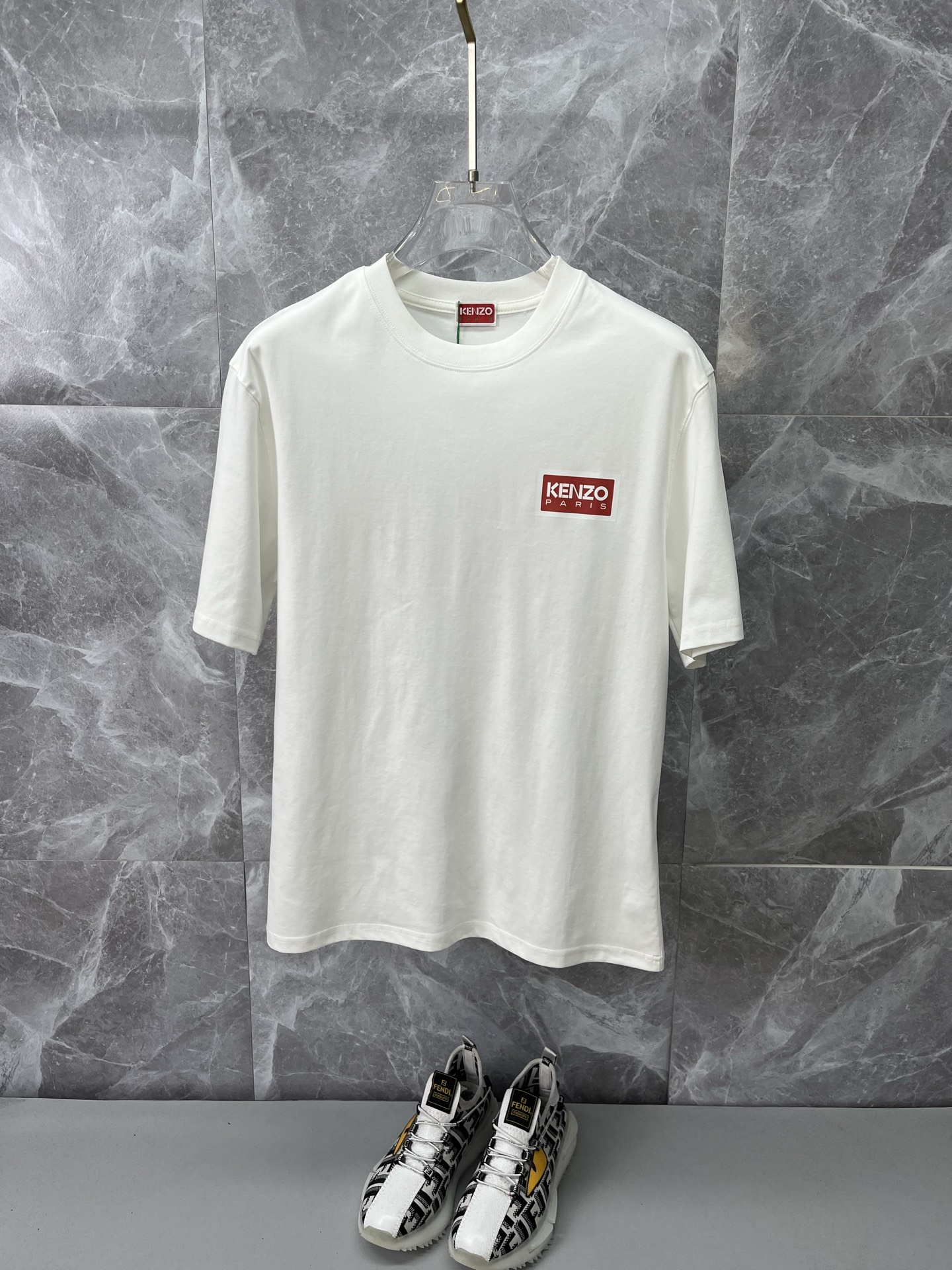 NO:947174,KENZO Kenzo's latest 2026ss spring and summer short-sleeved T-shirt is now available!  !  2026 new T-shirt, high-version special fabric, high weight pure cotton mercerized fabric, comfortable yet wide upper body, embroidery technology, digital printing, flocking technology, same style for men and women, loose version, fine workmanship, comfortable fabric upper body, super handsome upper body, same style for men and women, M-3XL,, T-shirt, tees, t-shirt,19860909KENZO高田贤三 2026ss春夏最新款短袖T恤出货啦！！ 2026新款T恤 高版本专用面料 高克重纯棉丝光面料 上身舒适不失挺阔 刺绣工艺、数字印花、植绒工艺,男女同款 宽松版型 做工走线精细 面料上身舒适 超帅上身 男女同款M-3XL,,T-shirt,tees，t-shirt,,Men's clothing