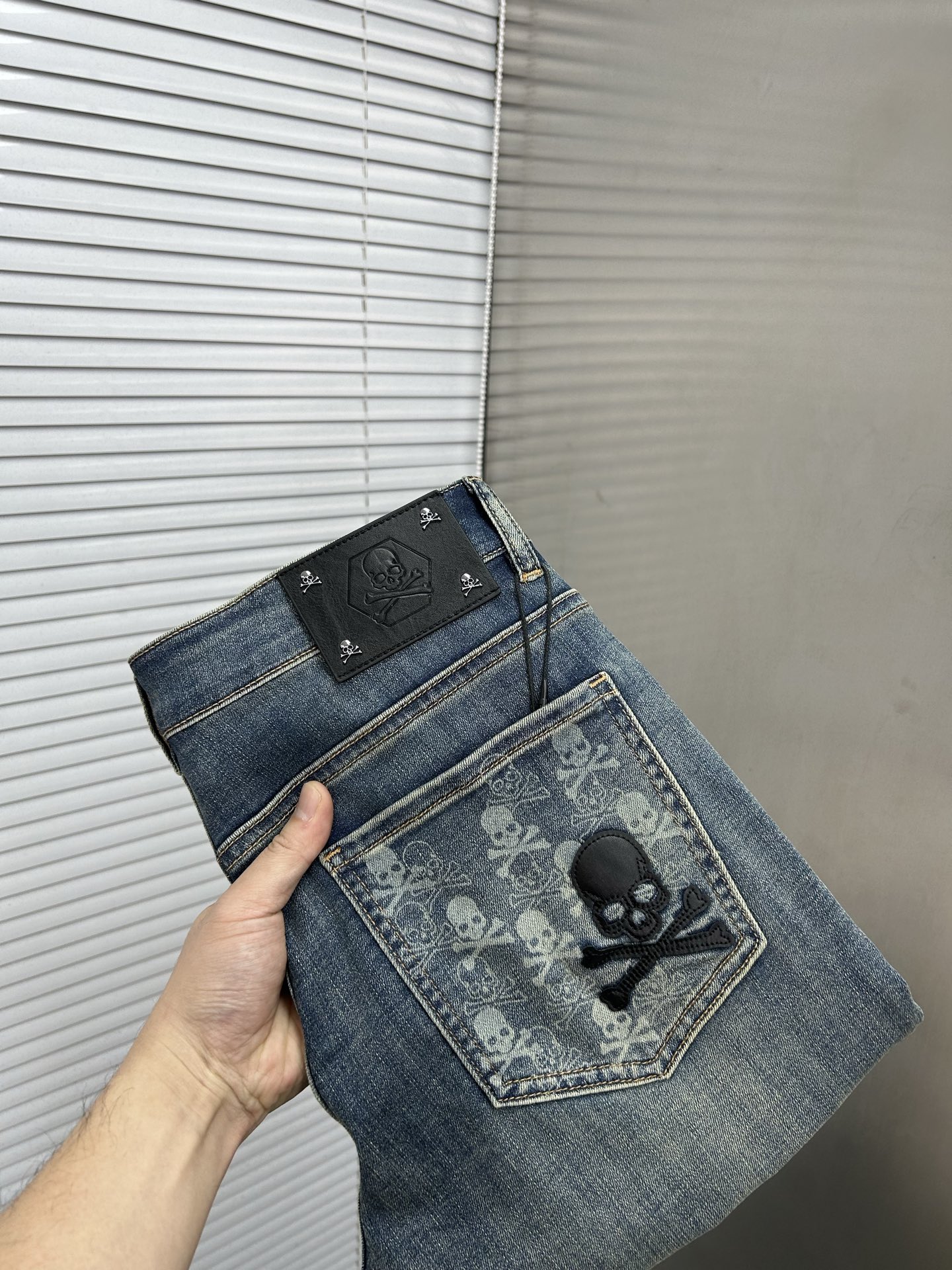 NO:839110,MMJ 2026 spring and summer new men's jeans. Selected imported denim denim fabric. Heavy-duty environmentally friendly washing. Soft feel and wear resistance. Small straight version. Micro-elasticity makes you slim and slim. Perfect details. High-quality hardware and accessories. Fine workmanship. Unparalleled. Code number 28-38. Ships next day. Jeans.19860909MMJ 2026春夏新款男士牛仔裤 精选进口丹宁牛仔面料 重工环保洗水 手感柔和 兼备耐磨性 版型小直筒 微弹力显瘦修身,细节完美,五金辅料精选高等品质,做工精细,绝非凡品,码数28-38,隔天出货,,jeans,,Men's clothing