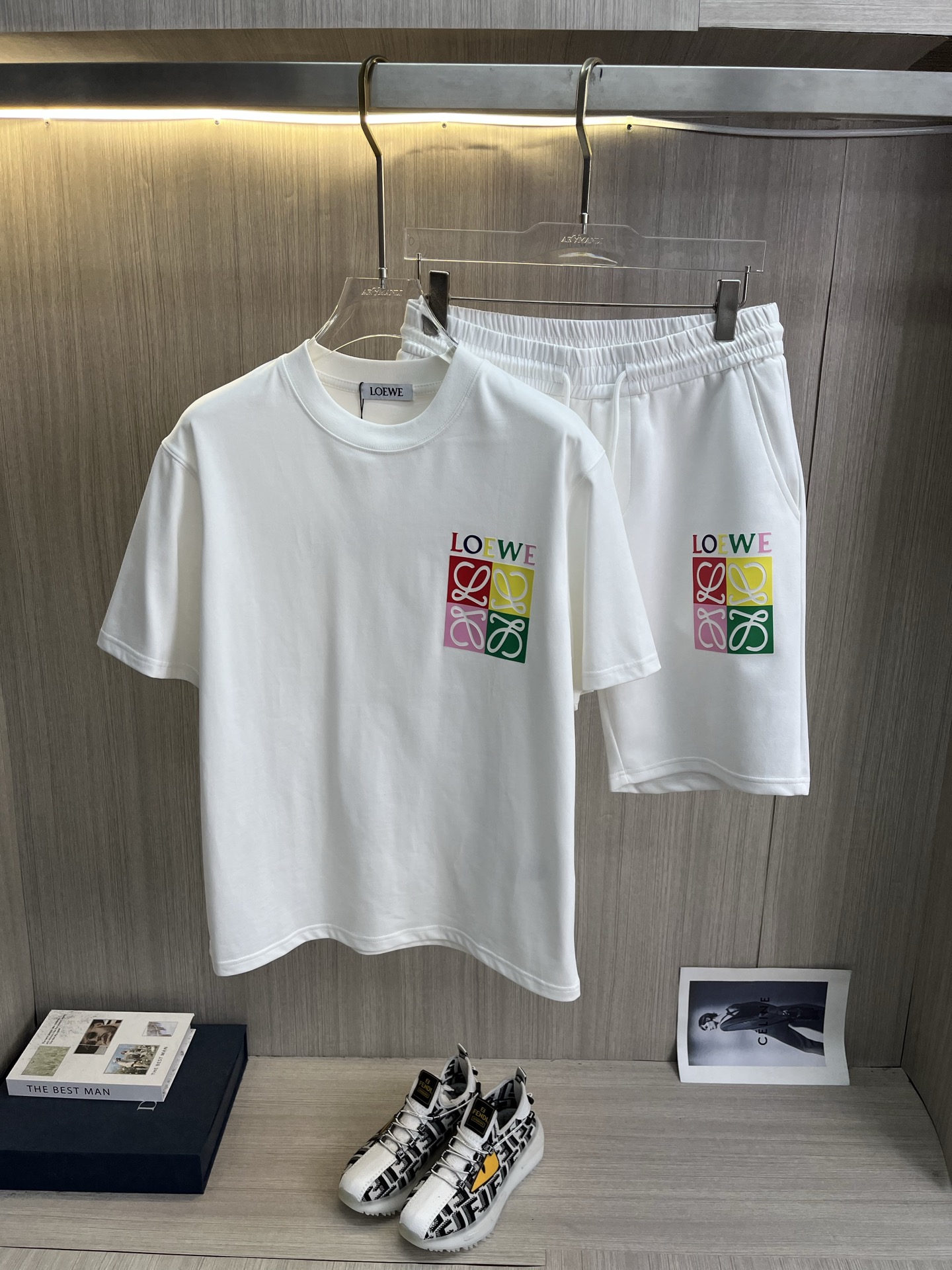 NO:914083,LOEWE's latest 2026ss spring and summer short-sleeved shorts suit is now available!  !  2026 new suit, high version special fabric, high weight pure cotton fabric, comfortable yet wide upper body, stitch embroidery technology, digital printing, flocking technology, same style for men and women, slightly wide version, fine workmanship, comfortable fabric upper body, super handsome upper body, same style for men and women, M-3XL,,loewe,loewe,shorts,T-shirt,19860909LOEWE罗意威 2026ss春夏最新款短袖短裤套装出货啦！！ 2026新款套装 高版本专用面料 高克重纯棉面料 上身舒适不失挺阔 针脚刺绣工艺、数字印花、植绒工艺,男女同款 微阔版型 做工走线精细 面料上身舒适 超帅上身 男女同款M-3XL,,loewe,loewe,shorts,T-shirt,,Men's clothing
