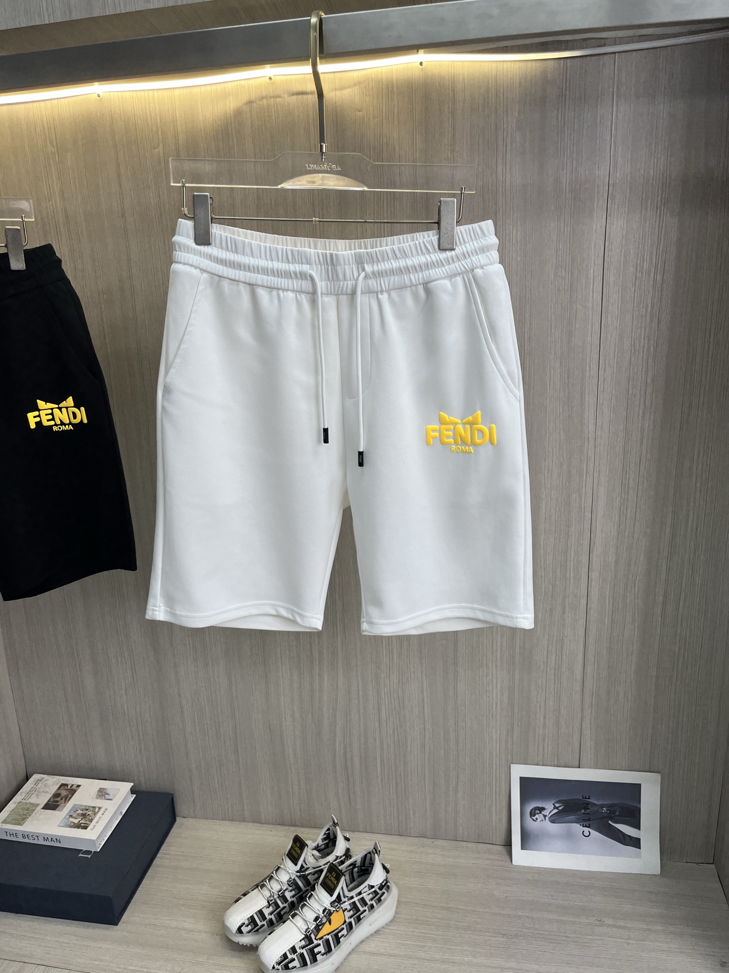 NO:864880,FENDI Fendi's new style is coming, 2026 spring and summer new casual pants and shorts, imported high-density customized fabrics, comfortable, soft and skin-friendly, straight and not easy to wrinkle, simple and clear, super versatile upper body effect, super fashionable and versatile, straight and stylish, a wardrobe must-have!  Suitable for any occasion, sizes M-3XL, fendi, fendi, shorts,19860909FENDI芬迪 新款来袭 2026春夏新款休闲裤短裤,进口高密度定制面料,舒适柔软亲肤,笔挺不易起皱,简单明了,超级百搭上身效果超级棒时尚百搭,笔挺有型,衣橱必备！适合任何场合穿着,码数M-3XL,,fendi,fendi,shorts,,Men's clothing