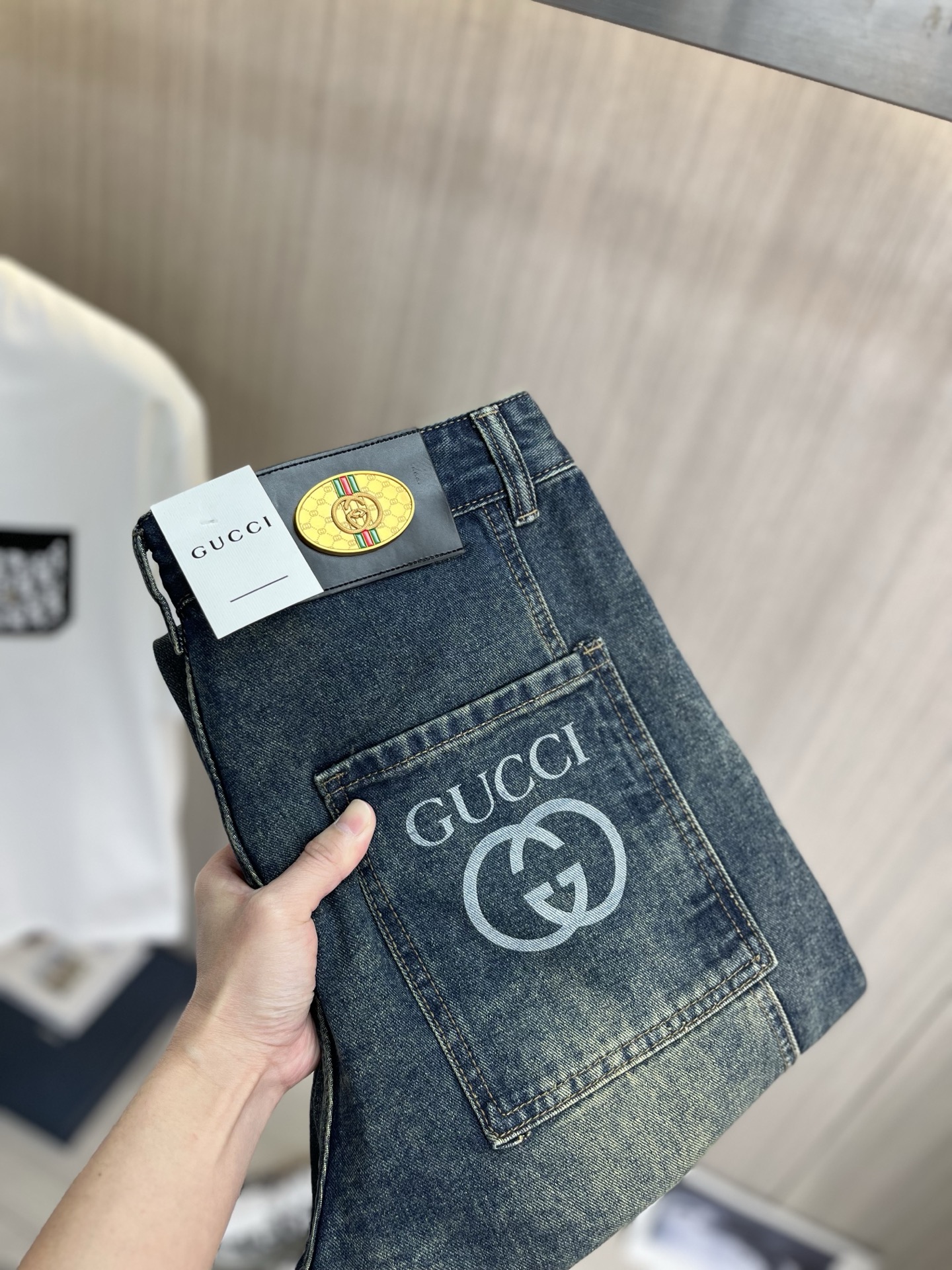 NO:918128,GUCCI Gucci 2026 new men's jeans. The fabric has good elasticity. Exclusively sold on the official website. Fashionable and elegant. Heavy craftsmanship design. Using original color yeast washing process. Selected imported heavy denim denim fabric. Equipped with counter hardware decoration. Genuine leather label. Exquisite stitching. Big brand style. Worth having. Size 28-38, shipped next day,,gucci,jeans,19860909GUCCI古奇 2026新品男士牛仔裤 面料弹性好.独家发售 官网同步 时尚优雅 重工艺设计.采用原色酵母水洗工艺 精选进口重磅丹宁牛仔面料 配专柜五金装饰 真皮皮牌 精致车线 大牌风范 值得拥有.码数28-38,隔天出货,,gucci,jeans,,Men's clothing