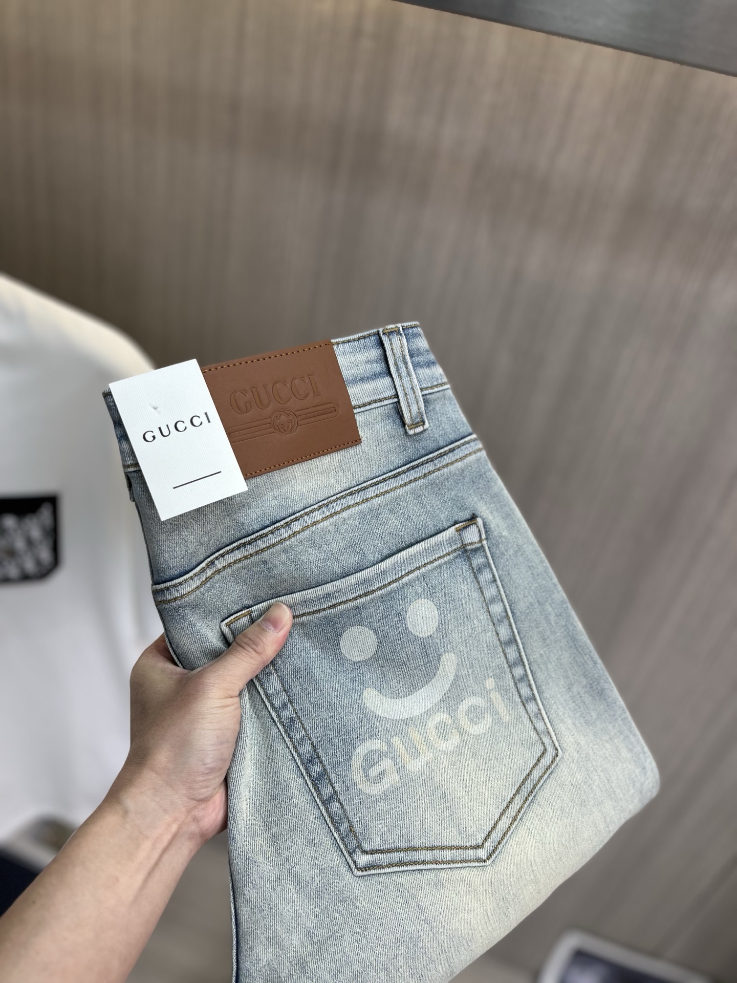 NO:918137,GUCCI Gucci 2026 new men's jeans. The fabric has good elasticity. Exclusively sold on the official website. Fashionable and elegant. Heavy craftsmanship design. Using original color yeast washing process. Selected imported heavy denim denim fabric. Equipped with counter hardware decoration. Genuine leather label. Exquisite stitching. Big brand style. Worth having. Size 28-38, shipped next day,,gucci,jeans,19860909GUCCI古奇 2026新品男士牛仔裤 面料弹性好.独家发售 官网同步 时尚优雅 重工艺设计.采用原色酵母水洗工艺 精选进口重磅丹宁牛仔面料 配专柜五金装饰 真皮皮牌 精致车线 大牌风范 值得拥有.码数28-38,隔天出货,,gucci,jeans,,Men's clothing