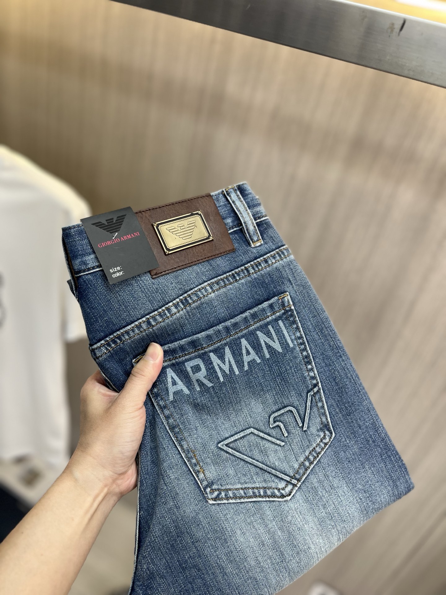 NO:937134,ARMANI Armani's 2026 new men's jeans. The fabric has good elasticity. Exclusively available on the official website. Fashionable and elegant. Heavy craftsmanship design. Using original color yeast washing process. Selected imported heavyweight denim denim fabric. Equipped with counter hardware decoration. Genuine leather label. Exquisite stitching. Big brand style. Worth having. Size 28-38, shipped next day, armani, armani, jeans,19860909ARMANI阿玛尼 2026新品男士牛仔裤 面料弹性好.独家发售 官网同步 时尚优雅 重工艺设计.采用原色酵母水洗工艺 精选进口重磅丹宁牛仔面料 配专柜五金装饰 真皮皮牌 精致车线 大牌风范 值得拥有.码数28-38,隔天出货,,armani,armani,jeans,,Men's clothing
