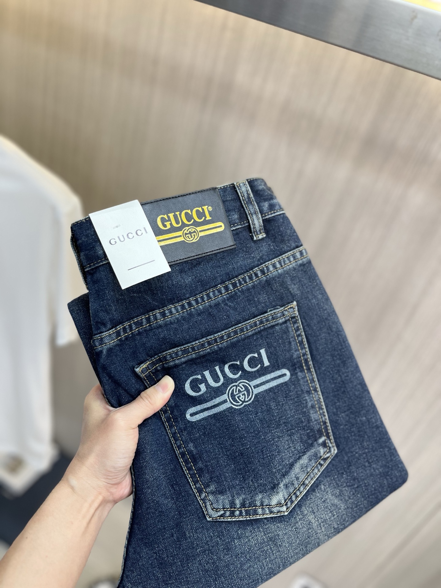 NO:937151,GUCCI Gucci 2026 new men's jeans. The fabric has good elasticity. Exclusively sold on the official website. Fashionable and elegant. Heavy craftsmanship design. Using original color yeast washing process. Selected imported heavy denim denim fabric. Equipped with counter hardware decoration. Genuine leather label. Exquisite stitching. Big brand style. Worth having. Size 28-38, shipped next day,,gucci,jeans,19860909GUCCI古奇 2026新品男士牛仔裤 面料弹性好.独家发售 官网同步 时尚优雅 重工艺设计.采用原色酵母水洗工艺 精选进口重磅丹宁牛仔面料 配专柜五金装饰 真皮皮牌 精致车线 大牌风范 值得拥有.码数28-38,隔天出货,,gucci,jeans,,Men's clothing