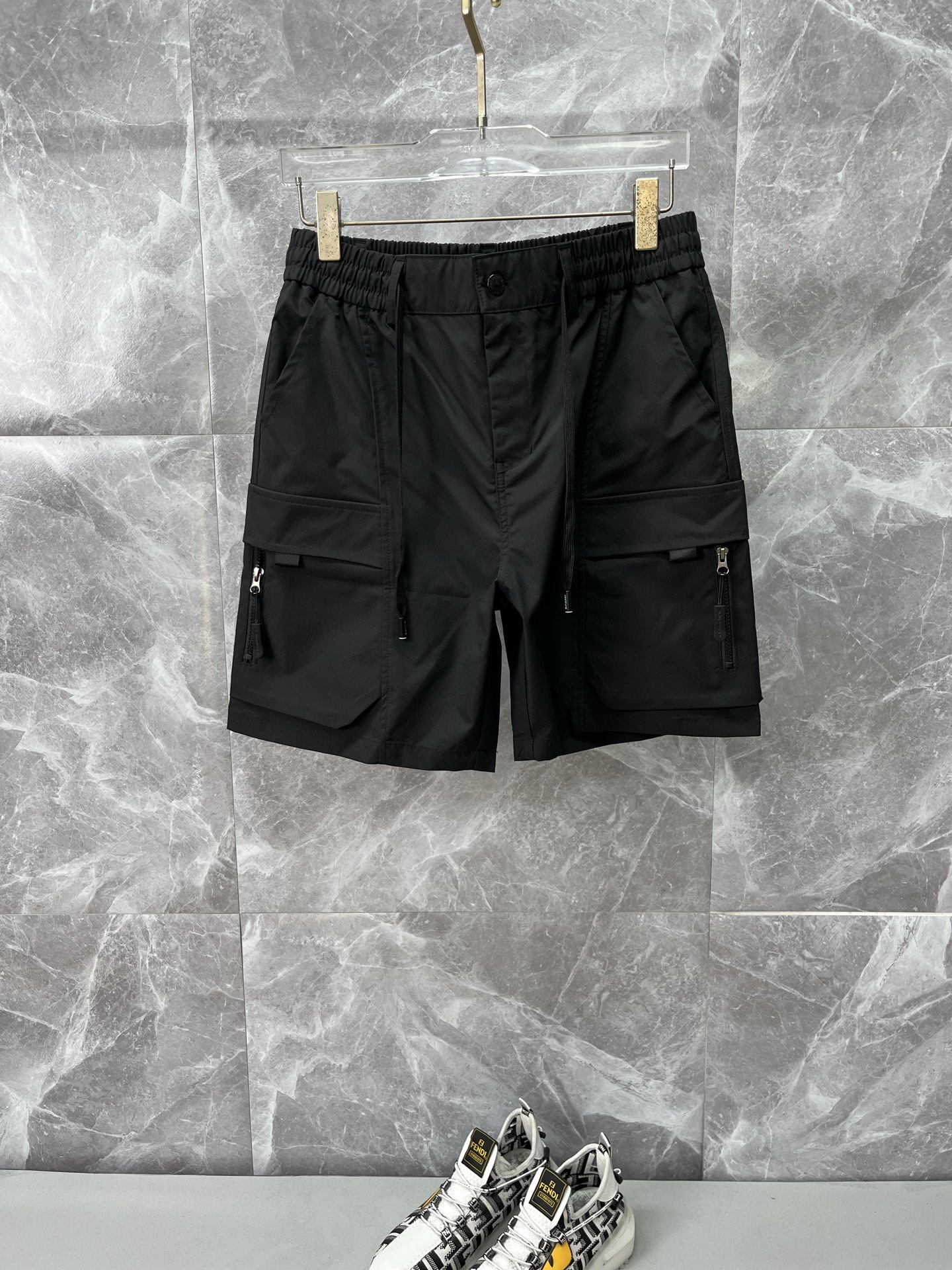 NO:871119,BURBERRY Burberry 26ss new summer men's casual work shorts, American retro [complete with three standards] advanced customized summer-specific technology quick-drying breathable fabric, high breathability and comfort, impeccable details, customized development of accessories, what you see is what you get, reflecting high quality. It feels delicate and soft!  Three-dimensional cutting, simple and fashionable, and the upper body shape is awesome!  Size M-3XL (shipped next day),,burberry,burberry,shorts,19860909BURBERRY巴宝莉 26ss夏季新款男士休闲工装短裤 美式复古【三标齐全】高级定制夏季专用科技速干透气面料 透气舒适度高,细节无可挑剔,辅料定制开发,所见即所得,体现高品质.手感细腻柔软！立体裁剪,简单时尚,上身版型超赞！码数M-3XL（隔天出货）,,burberry,burberry,shorts,,Men's clothing