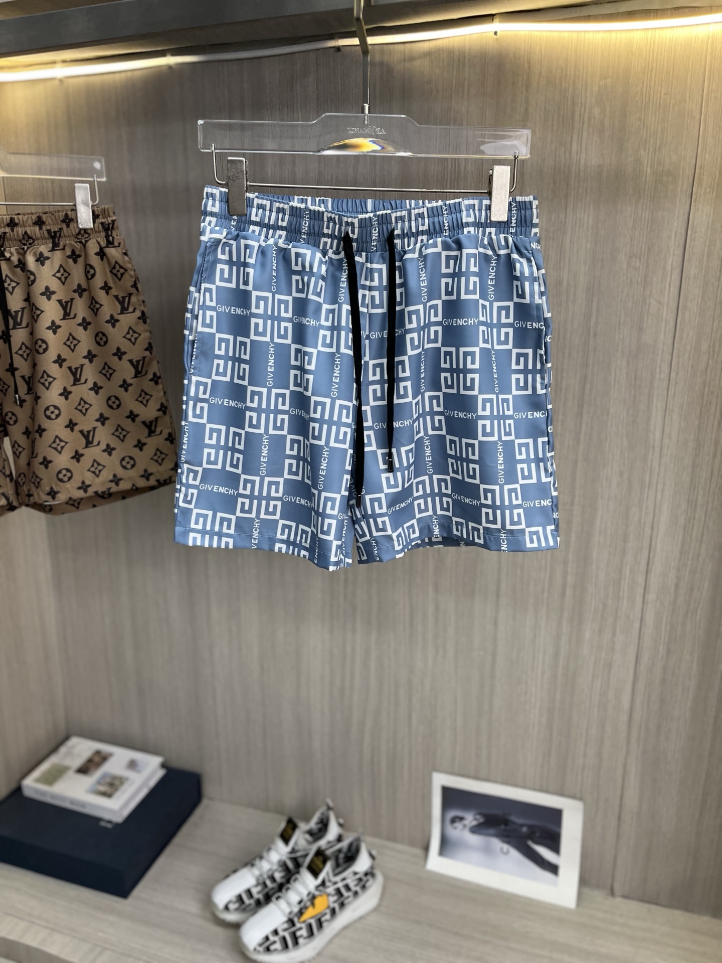 NO:918574,GIVENCHY New summer products, the latest beach pants, customized high-end hardware ropes, impeccable workmanship details, perfect production, imported machine direct digital printing, high-tech quick-drying fiber nylon fabric, refreshing, comfortable, breathable and not stuffy, a must-have for sportsmen!  Sizes M-3XL (please state your height and weight when placing an order),,givenchy,givenchy,19860909GIVENCHY纪梵希 夏季新品 最新款沙滩裤,定制高档五金绳头,做工细节无可挑剔,完美出品,进口机直喷数码印,高科技速干纤维尼龙面料,清爽舒适透气不闷热,型男必备！尺码M-3XL码（下单请报身高体重）,,givenchy,givenchy,,Men's clothing