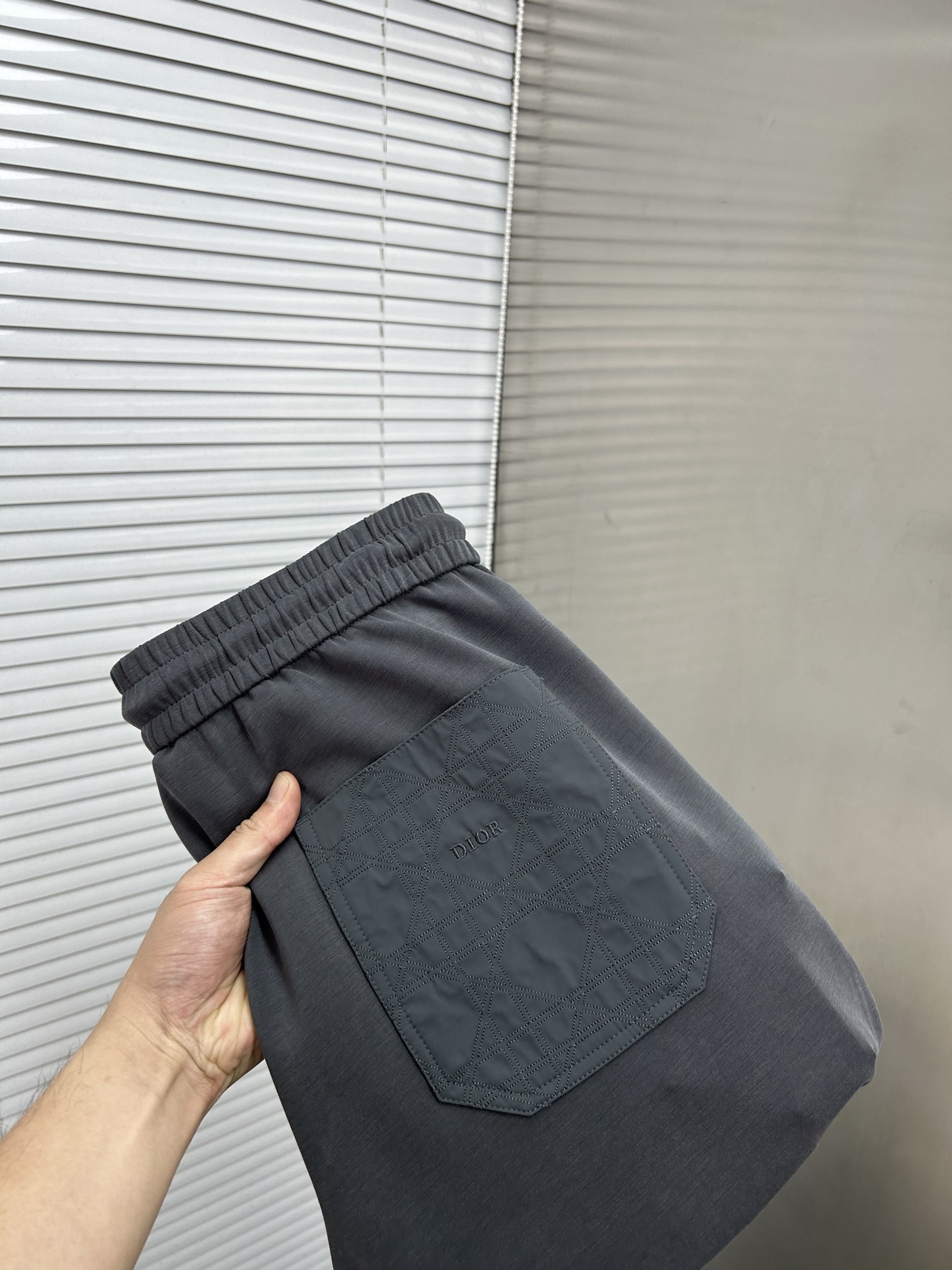 NO:837368,DIOR Dior high-end small expensive casual trousers 2026ss new men's casual trousers, small straight, slightly elastic, slimming, perfect details, high-quality hardware and accessories, fine workmanship, complete three standards, size M-4XL,, dior, dior,19860909DIOR迪奥 高端小贵休闲裤 2026ss新款男士休闲裤长裤 小直筒 微弹力显瘦修身,细节完美,五金辅料精选高等品质,做功精细,三标齐全 码数M-4XL,,dior,dior,,Men's clothing