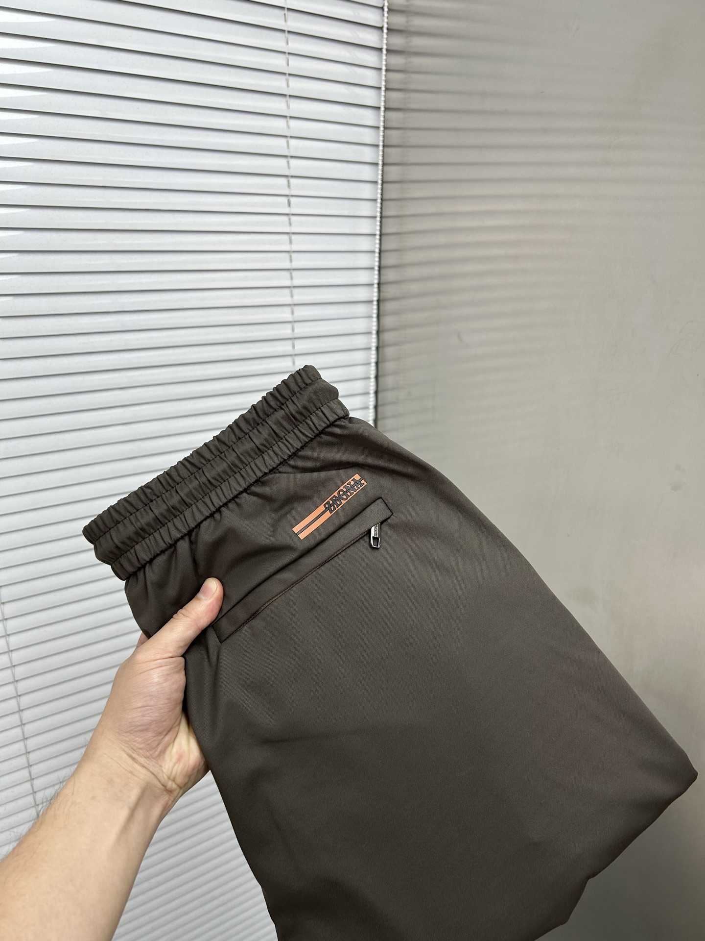 NO:837374,ZEGNA Zegna high-end small expensive casual trousers 2026ss new men's casual trousers, small straight, slightly elastic, slimming, perfect details, high-quality hardware and accessories, fine workmanship, complete three standards, size M-4XL,,zegna,19860909ZEGNA杰尼亚 高端小贵休闲裤 2026ss新款男士休闲裤长裤 小直筒 微弹力显瘦修身,细节完美,五金辅料精选高等品质,做功精细,三标齐全 码数M-4XL,,zegna,,Men's clothing