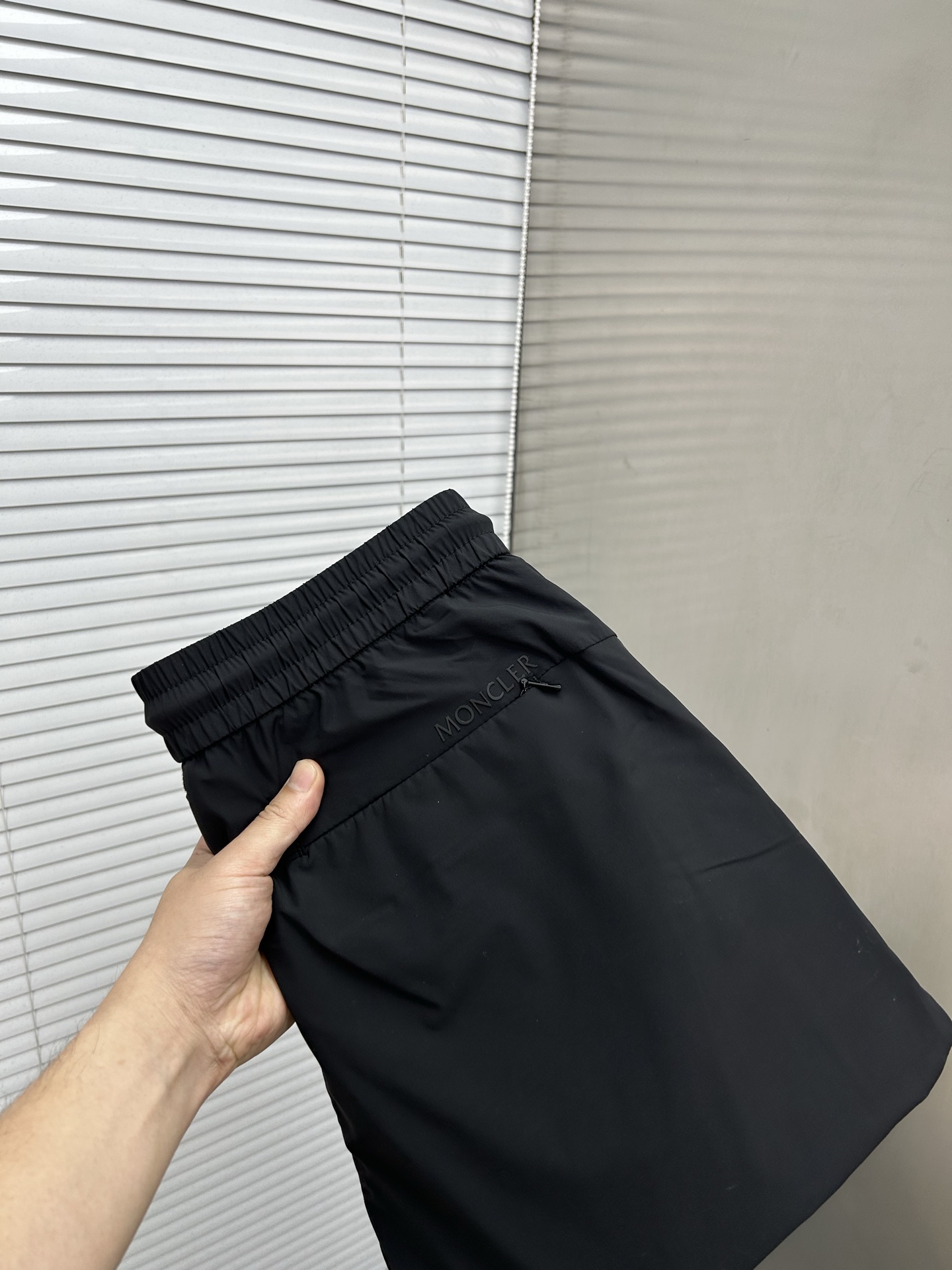 NO:837377,MONCLER Men's Mouth High-end Xiaogui Casual Pants 2026ss New Men's Casual Pants Small Straight Leg Slightly Elastic Slimming, Perfect Details, Hardware Accessories Selected of High Quality, Fine Workmanship, Complete Three Standards Size M-4XL,, Moncler,19860909MONCLER蒙口 高端小贵休闲裤 2026ss新款男士休闲裤长裤 小直筒 微弹力显瘦修身,细节完美,五金辅料精选高等品质,做功精细,三标齐全 码数M-4XL,,Moncler,,Men's clothing