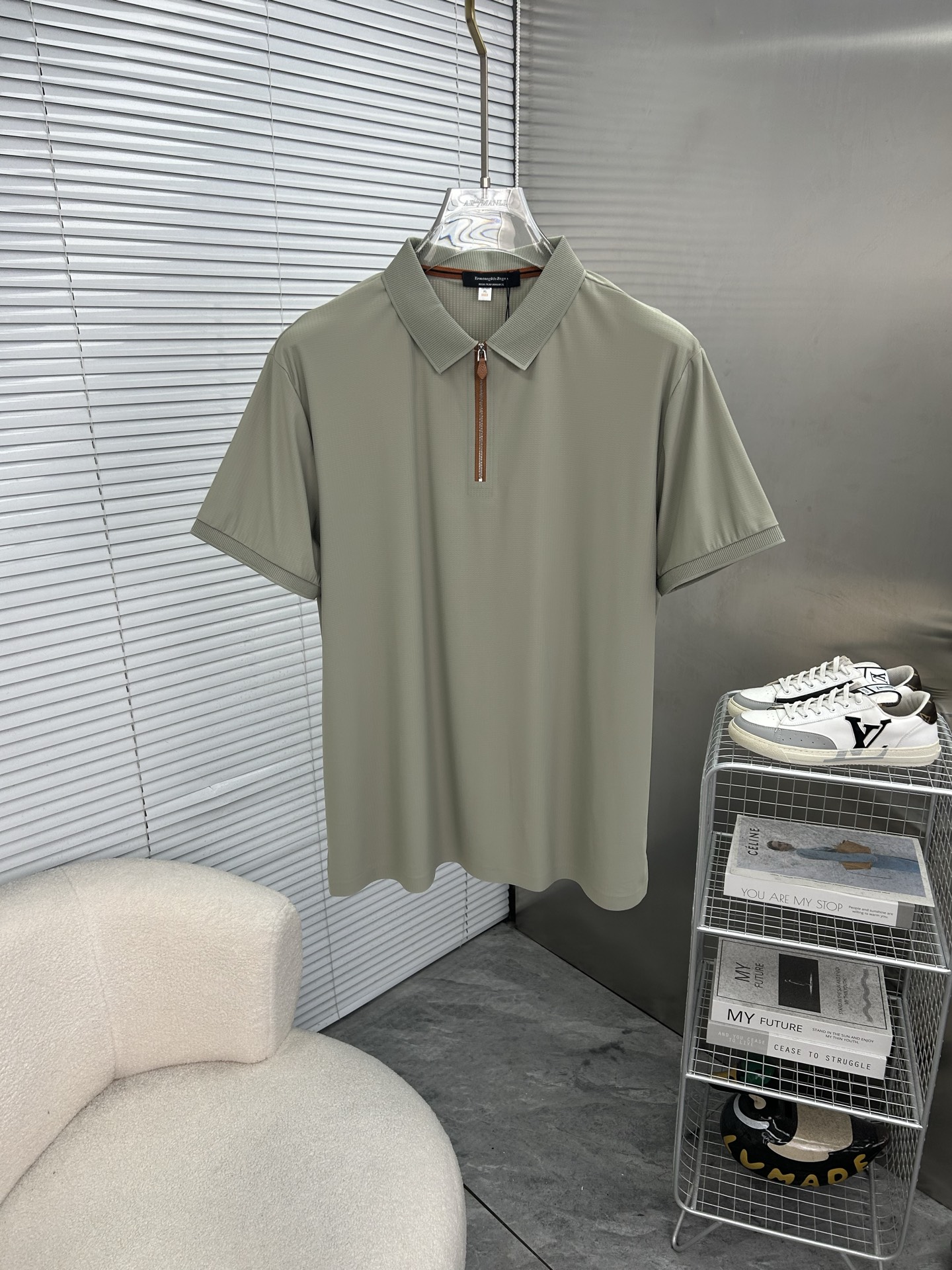 NO:839094,ZEGNA 2026 spring and summer new polo shirt business casual lapel short-sleeved T-shirt, the exquisite and fitted tailoring sets off the minimalist design style, showing the elegant style at a glance!  Customized mulberry silk silk smooth fabric, quality first, the materials will never disappoint, the cloth surface is fine and smooth, soft and skin-friendly, the cotton is full, with elasticity, the upper body is high-end and crisp and stylish, sizes M-4XL,,zegna,T-shirt,tees,t-shirt,19860909ZEGNA杰尼亚 2026春夏新款polo衫商务休闲翻领短袖T恤,精致合体的剪裁版型衬托出了极简主义的设计风格,把优雅风展露的一览无余！定制桑蚕丝丝滑冰爽面料,品质至上,用料永远不会让人失望,布面精细光滑,柔软亲肤,棉质饱满,附有弹力 ,上身高档的同时又挺括有型,尺码M-4XL,,zegna,T-shirt,tees，t-shirt,,Men's clothing