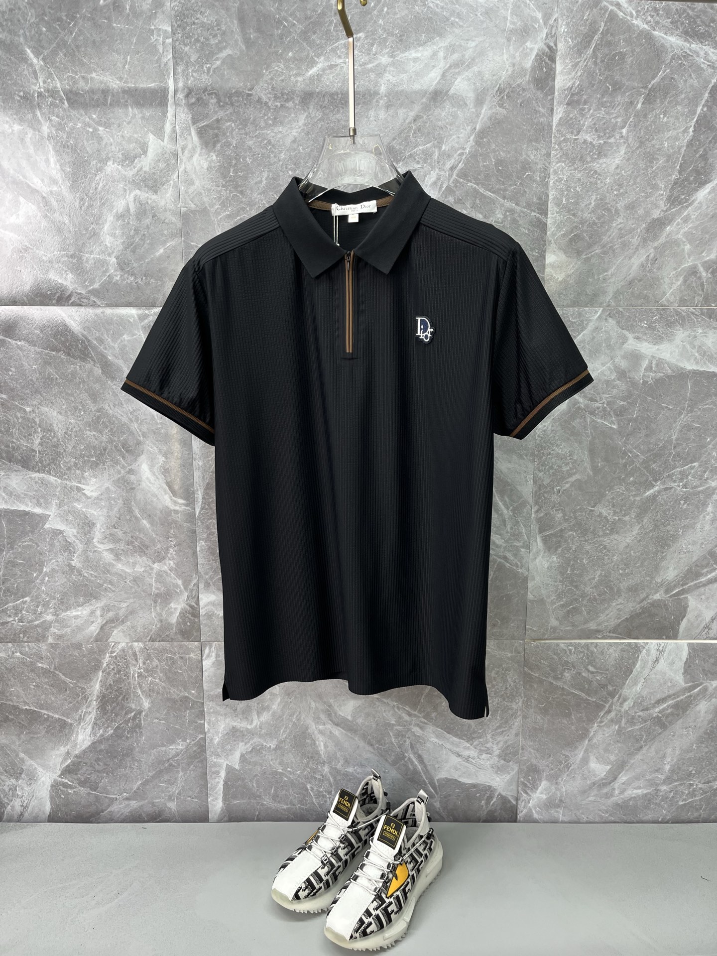 NO:915379,2026 spring and summer new polo shirts are business casual lapel short-sleeved T-shirts. The exquisite and fitted tailoring sets off the minimalist design style, showing the elegant style at a glance!  Customized mulberry silk silk smooth fabric, quality first, the materials will never disappoint, the fabric surface is fine and smooth, soft and skin-friendly, full cotton, with elasticity, the upper body is high-end and crisp and stylish, sizes M-4XL,, T-shirt, tees, t-shirt,198609092026春夏新款polo衫商务休闲翻领短袖T恤,精致合体的剪裁版型衬托出了极简主义的设计风格,把优雅风展露的一览无余！定制桑蚕丝丝滑冰爽面料,品质至上,用料永远不会让人失望,布面精细光滑,柔软亲肤,棉质饱满,附有弹力 ,上身高档的同时又挺括有型,尺码M-4XL,,T-shirt,tees，t-shirt,,Men's clothing