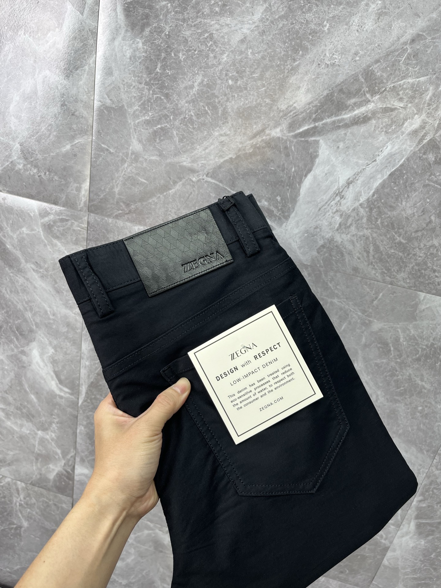 NO:925870,ZEGNA casual pants, trousers, new style, four seasons, special fabric for advanced custom pants, customized original hardware, heavy craftsmanship, fine turning and routing, customized fabric, soft and comfortable, significant texture, exquisite accessories, great upper body effect, complete three standards, standard size 29-40 (shipped next day),,zegna,19860909ZEGNA杰尼亚 休闲裤 西裤 新款 四季款 高级定制裤子专用面料 定制原版五金 重工工艺打造 车工走线精细 定制面料 柔软舒适 质感显著 辅料精美 上身效果超赞 三标齐全 标准尺码29-40（隔天出货）,,zegna,,Men's clothing