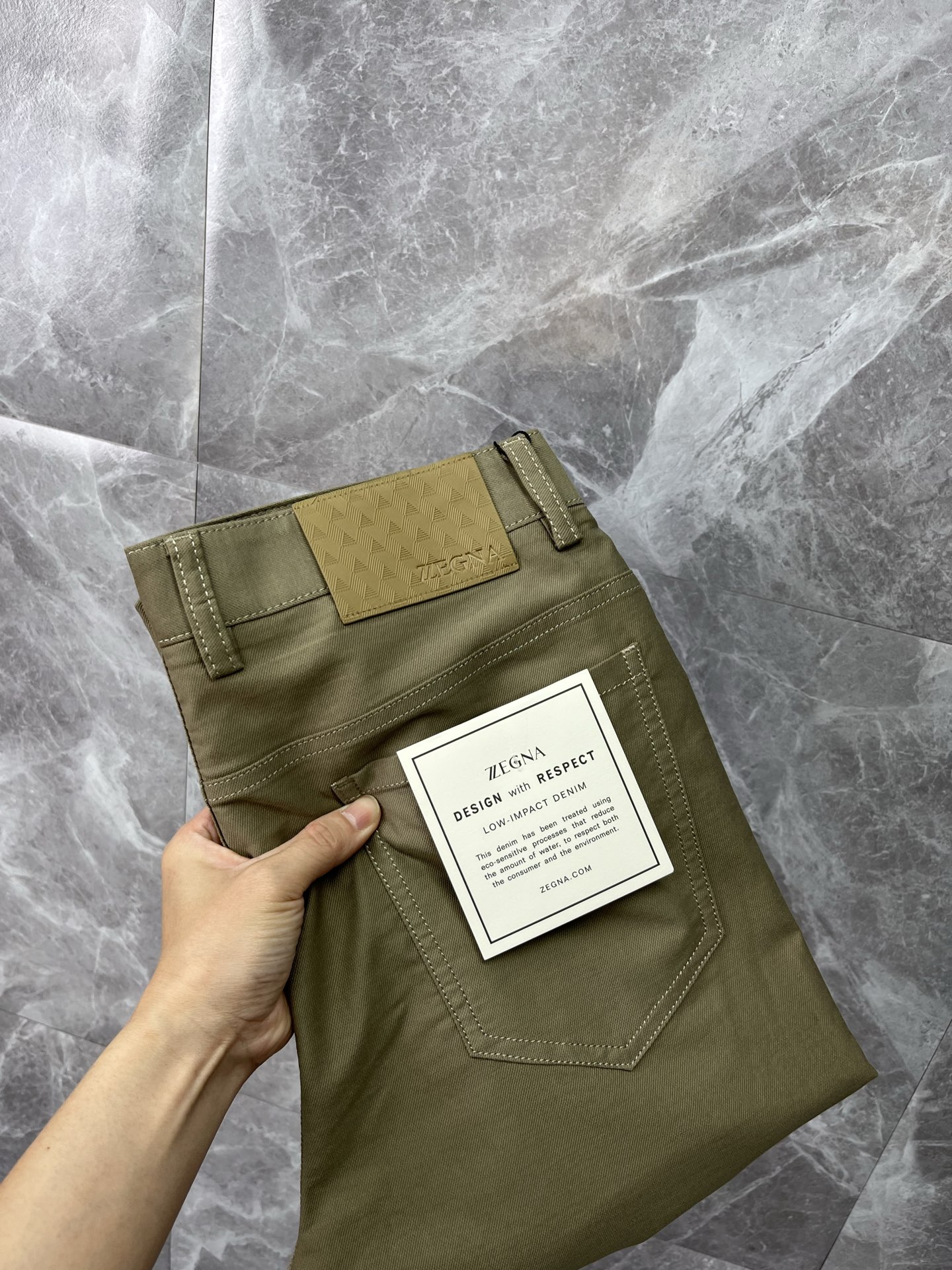 NO:837311,ZEGNA casual pants, trousers, new style, four seasons, special fabric for advanced custom pants, customized original hardware, heavy craftsmanship, fine turning and routing, customized fabric, soft and comfortable, significant texture, exquisite accessories, great upper body effect, complete three standards, standard size 29-40 (shipped next day),,zegna,19860909ZEGNA杰尼亚 休闲裤 西裤 新款 四季款 高级定制裤子专用面料 定制原版五金 重工工艺打造 车工走线精细 定制面料 柔软舒适 质感显著 辅料精美 上身效果超赞 三标齐全 标准尺码29-40（隔天出货）,,zegna,,Men's clothing