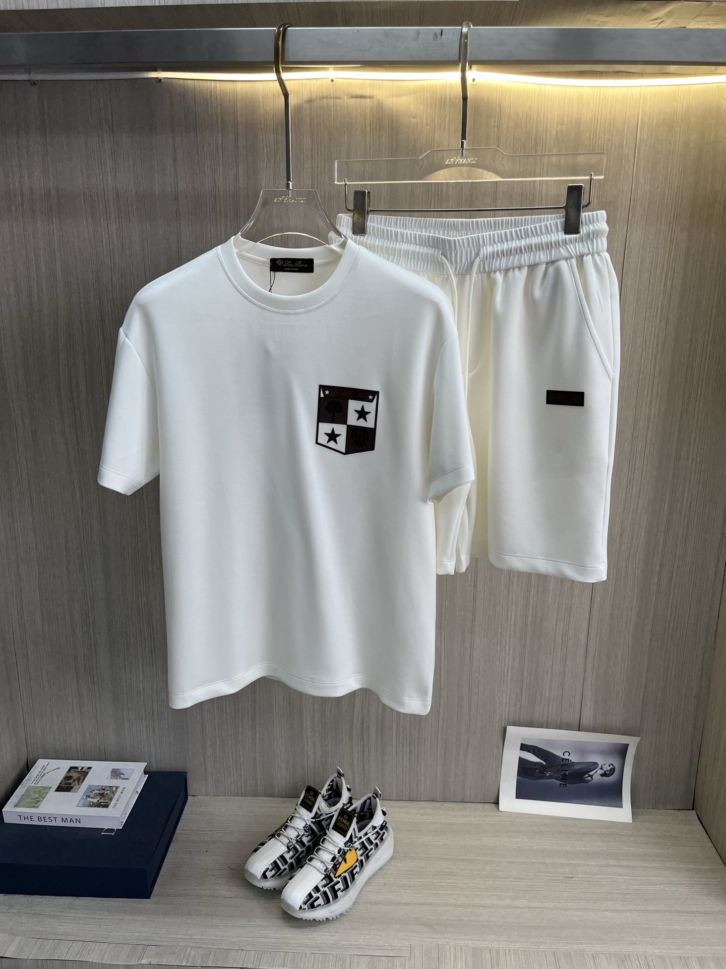 NO:863859,LP Nuoyoupanya's new men's round neck short-sleeved shorts suit series!  Full of high-end feel!  The details are exquisite and high-end, and the air layer fabric is three-dimensional and exquisite. The fabric is stiff, wrinkle-resistant and wear-resistant, moisture-absorbent, quick-drying and breathable, neat and stylish. Size M-3XL,,loro piana,shorts,T-shirt,19860909LP诺悠翩雅 新款男士圆领短袖短裤套装系列！高级感满满！细节精致高档,空气层面料 立体精致细腻.面料挺括抗皱耐磨,吸湿速干透气,利落有型. 码数M-3XL,,loro piana,shorts,T-shirt,,Men's clothing