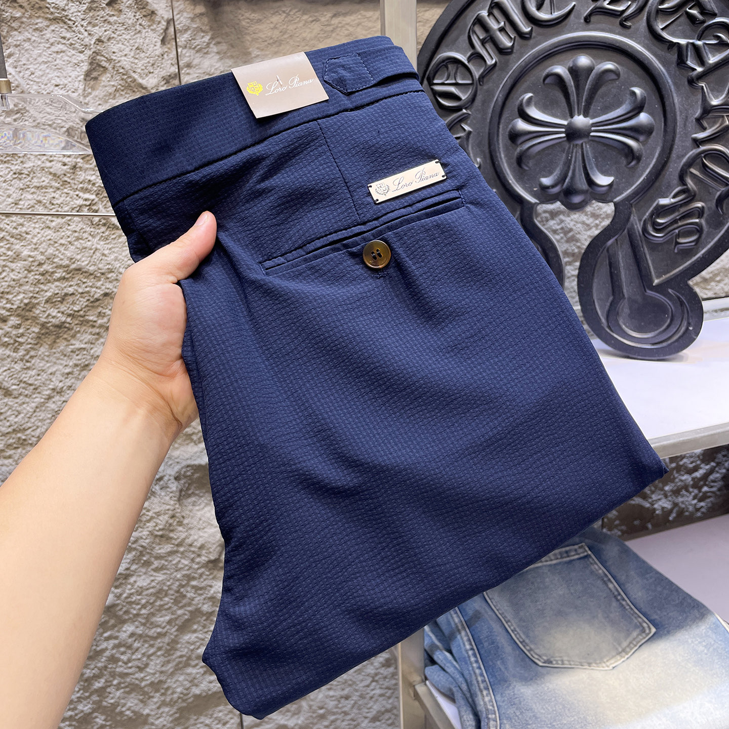 NO:865173,LP Nuoyou Piana casual pants, trousers, new style, four seasons, special fabric for advanced custom trousers, customized original hardware, heavy craftsmanship, fine turning and routing, customized fabric, soft and comfortable, significant texture, exquisite accessories, great upper body effect, complete three standards, standard size 29-36, no 35 (shipped next day),, loro piana,19860909LP诺悠翩雅 休闲裤 西裤 新款 四季款 高级定制裤子专用面料 定制原版五金 重工工艺打造 车工走线精细 定制面料 柔软舒适 质感显著 辅料精美 上身效果超赞 三标齐全 标准尺码29-36,无35（隔天出货）,,loro piana,,Men's clothing