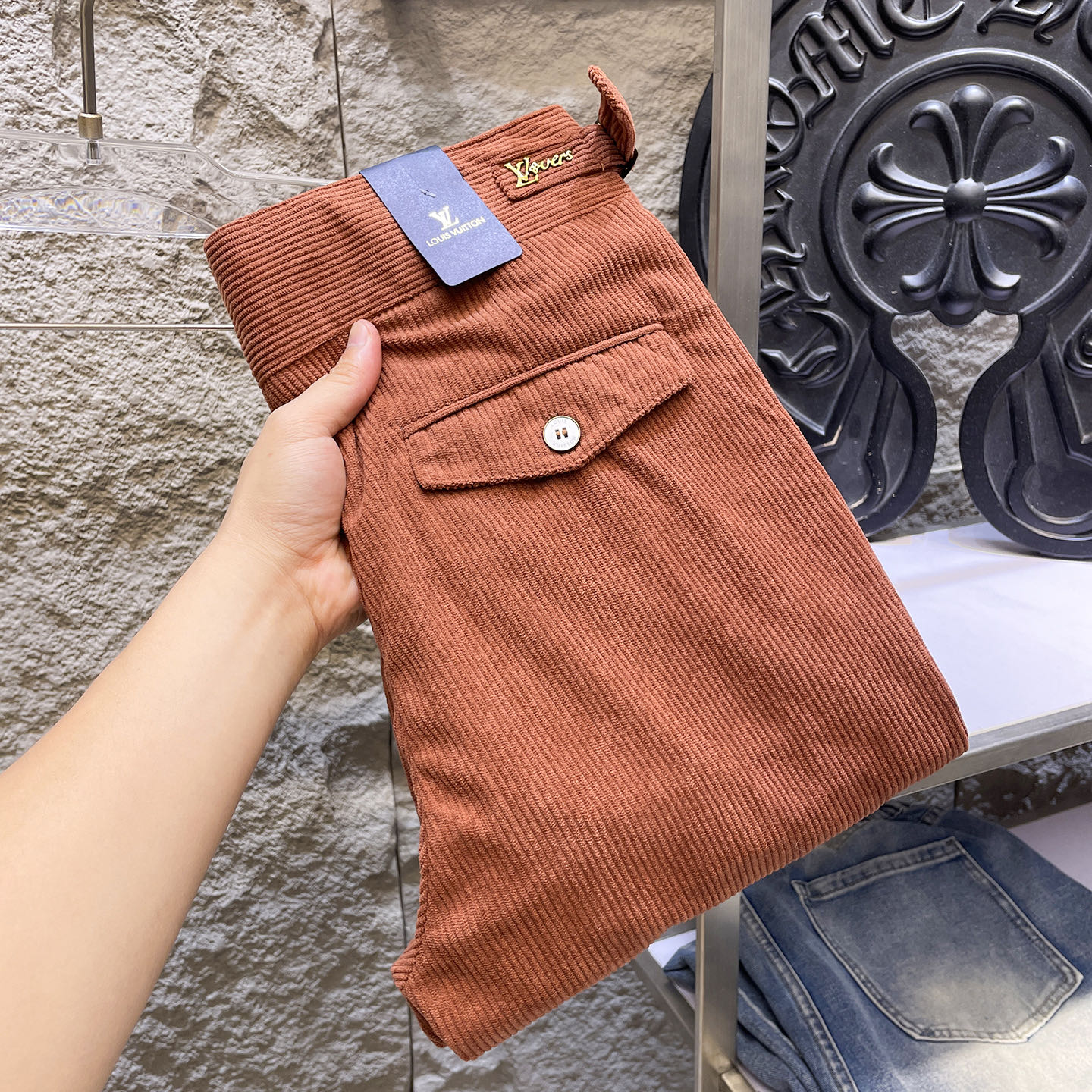 NO:865204,TB Thom Brown casual pants, trousers, new style, four seasons, special fabric for advanced custom trousers, customized original hardware, heavy craftsmanship, fine turning and wiring, customized fabric, soft and comfortable, significant texture, exquisite accessories, great upper body effect, complete three standards, standard size 29-36, no 35 (shipped next day),,thom browne,19860909TB汤姆布朗 休闲裤 西裤 新款 四季款 高级定制裤子专用面料 定制原版五金 重工工艺打造 车工走线精细 定制面料 柔软舒适 质感显著 辅料精美 上身效果超赞 三标齐全 标准尺码29-36,无35（隔天出货）,,thom browne,,Men's clothing
