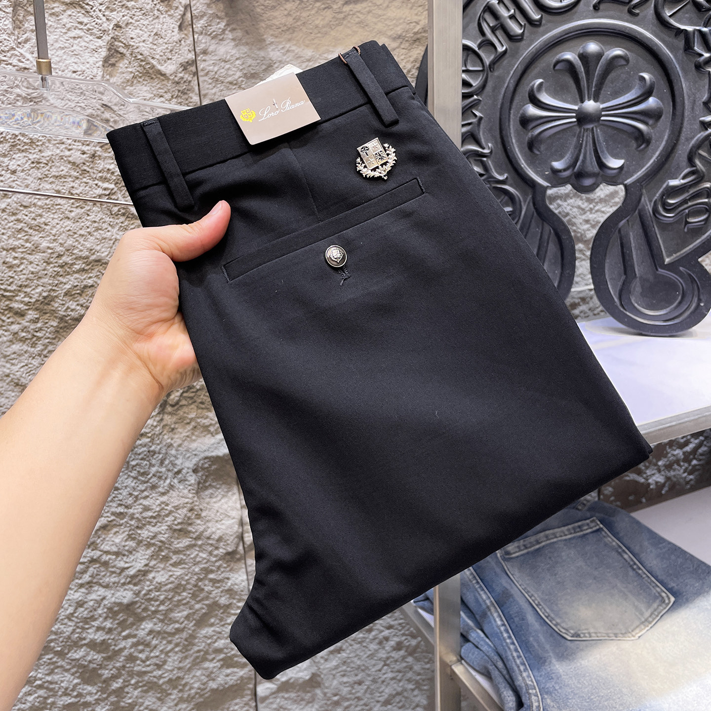 NO:918006,LP Nuoyou Piana casual pants, trousers, new style, four seasons, special fabric for advanced custom trousers, customized original hardware, heavy craftsmanship, fine turning and routing, customized fabric, soft and comfortable, significant texture, exquisite accessories, great upper body effect, complete three standards, standard size 29-40 (shipped next day),,loro piana,19860909LP诺悠翩雅 休闲裤 西裤 新款 四季款 高级定制裤子专用面料 定制原版五金 重工工艺打造 车工走线精细 定制面料 柔软舒适 质感显著 辅料精美 上身效果超赞 三标齐全 标准尺码29-40（隔天出货）,,loro piana,,Men's clothing