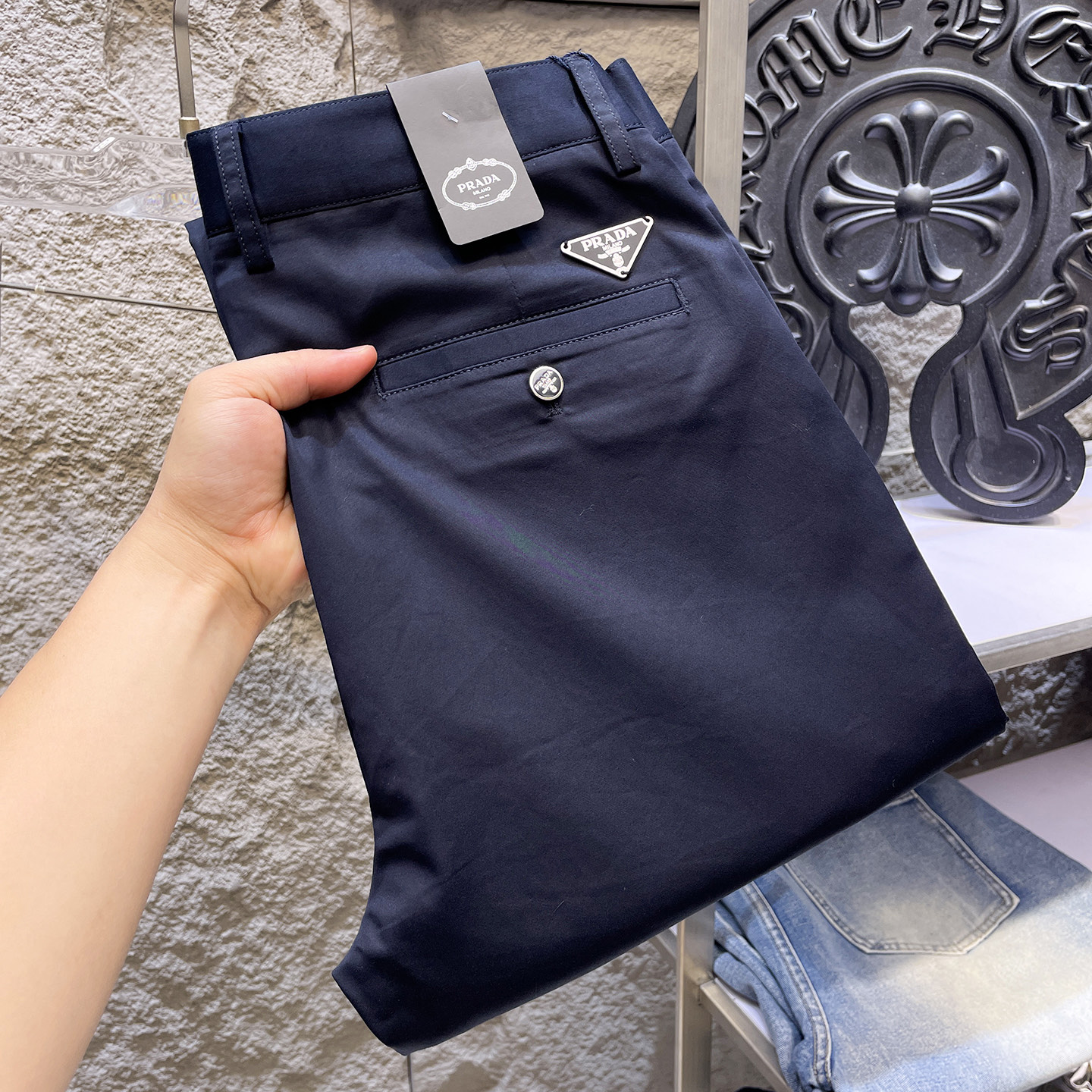 NO:871208,PRADA Casual pants, trousers, new style, four seasons, special fabric for advanced custom trousers, customized original hardware, heavy craftsmanship, fine turning and routing, customized fabric, soft and comfortable, significant texture, exquisite accessories, great upper body effect, complete with three standards, standard size 29-40 (shipped next day),, prada, prada,19860909PRADA普拉达 休闲裤 西裤 新款 四季款 高级定制裤子专用面料 定制原版五金 重工工艺打造 车工走线精细 定制面料 柔软舒适 质感显著 辅料精美 上身效果超赞 三标齐全 标准尺码29-40（隔天出货）,,prada,prada,,Men's clothing