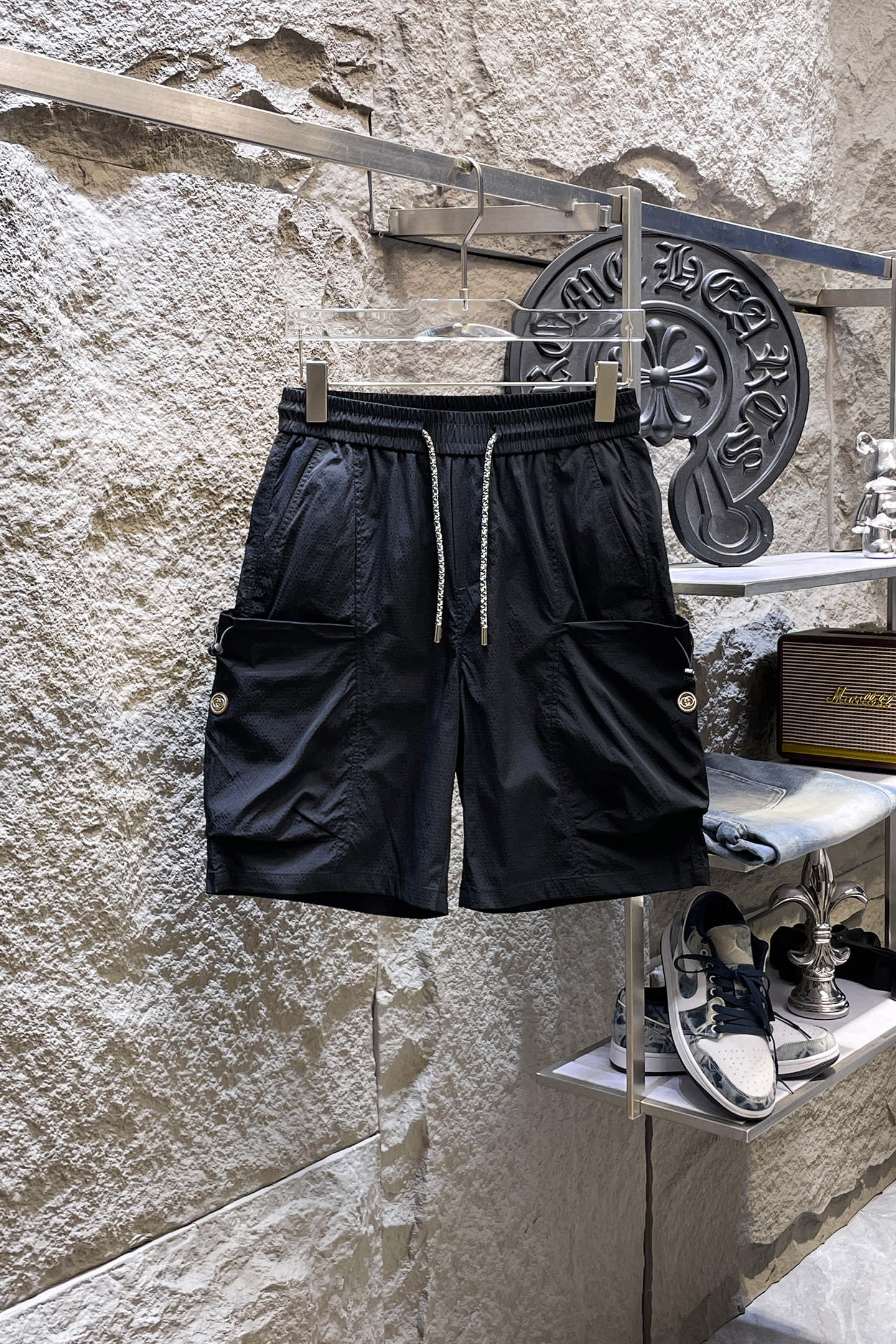 NO:914046,GUCCI Gucci 26ss new summer men's casual work shorts, American retro [complete with three standards] advanced customized summer special technology quick-drying breathable fabric, high breathability and comfort, impeccable details, customized development of accessories, what you see is what you get, reflecting high quality. It feels delicate and soft!  Three-dimensional cutting, simple and fashionable, and the upper body shape is awesome!  Size M-4XL (shipped next day),,gucci,shorts,19860909GUCCI古奇 26ss夏季新款男士休闲工装短裤 美式复古【三标齐全】高级定制夏季专用科技速干透气面料 透气舒适度高,细节无可挑剔,辅料定制开发,所见即所得,体现高品质.手感细腻柔软！立体裁剪,简单时尚,上身版型超赞！码数M-4XL（隔天出货）,,gucci,shorts,,Men's clothing