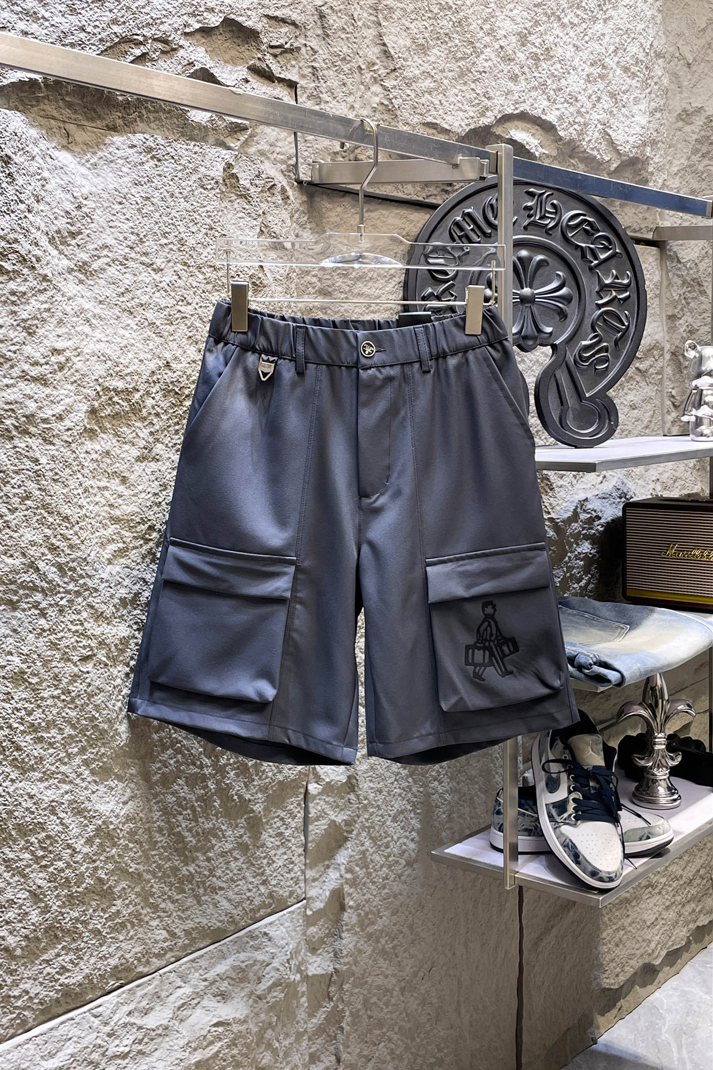 NO:871661,PRADA 26ss new summer men's casual work shorts, American retro [complete with three standards] advanced customized summer special technology quick-drying breathable fabric, high breathability and comfort, impeccable details, customized development of accessories, what you see is what you get, reflecting high quality. It feels delicate and soft!  Three-dimensional cutting, simple and fashionable, and the upper body shape is awesome!  Size M-3XL (shipped next day),, prada, prada, shorts,19860909PRADA普拉达 26ss夏季新款男士休闲工装短裤 美式复古【三标齐全】高级定制夏季专用科技速干透气面料 透气舒适度高,细节无可挑剔,辅料定制开发,所见即所得,体现高品质.手感细腻柔软！立体裁剪,简单时尚,上身版型超赞！码数M-3XL（隔天出货）,,prada,prada,shorts,,Men's clothing
