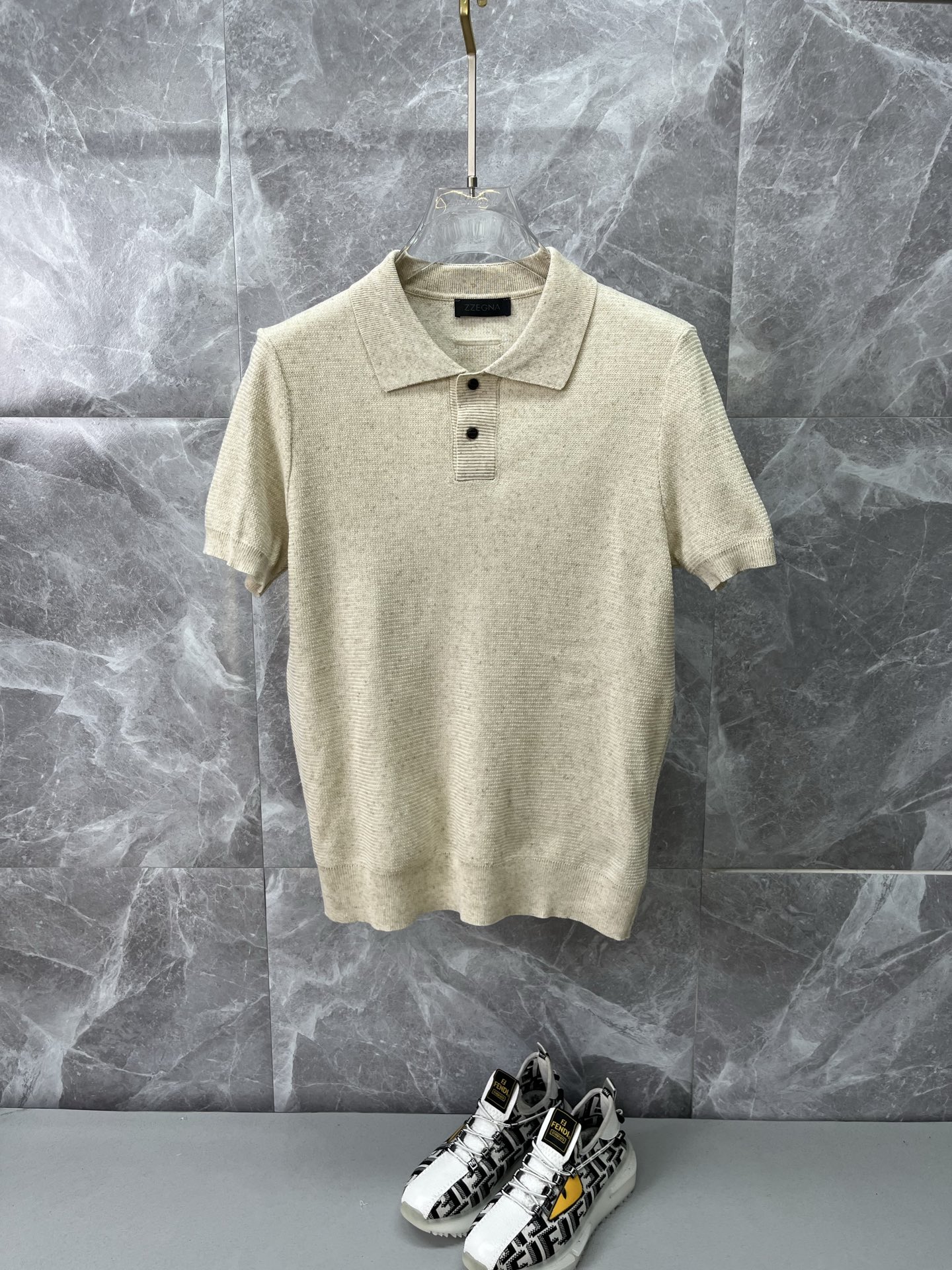 NO:926932,ZEGNA Zegna 2026 spring and summer lapel polo sweater, true [old money style] selected highly breathable Tencel fabric, comfortable and not stuffy to wear in summer, crisp and stylish, small logo and heavy craftsmanship, simple and not simple, high-end Tencel wool sweater short-sleeved, solid color and simple, fashionable yet luxurious, quality is unquestionable, the upper body effect is great, size M-4XL, shipped next day,,zegna,T-shirt,19860909ZEGNA杰尼亚 2026春夏款翻领polo针织衫,真正【老钱风】甄选高度透气天丝面料,夏季穿着舒服不闷热,版型挺括有型,小logo重工艺搭配简约不简单,高端级天丝羊毛衫短袖 纯色简约 时尚不失奢华 品质毋庸置疑 上身效果超赞,尺码M-4XL,隔天出货,,zegna,T-shirt,,Men's clothing
